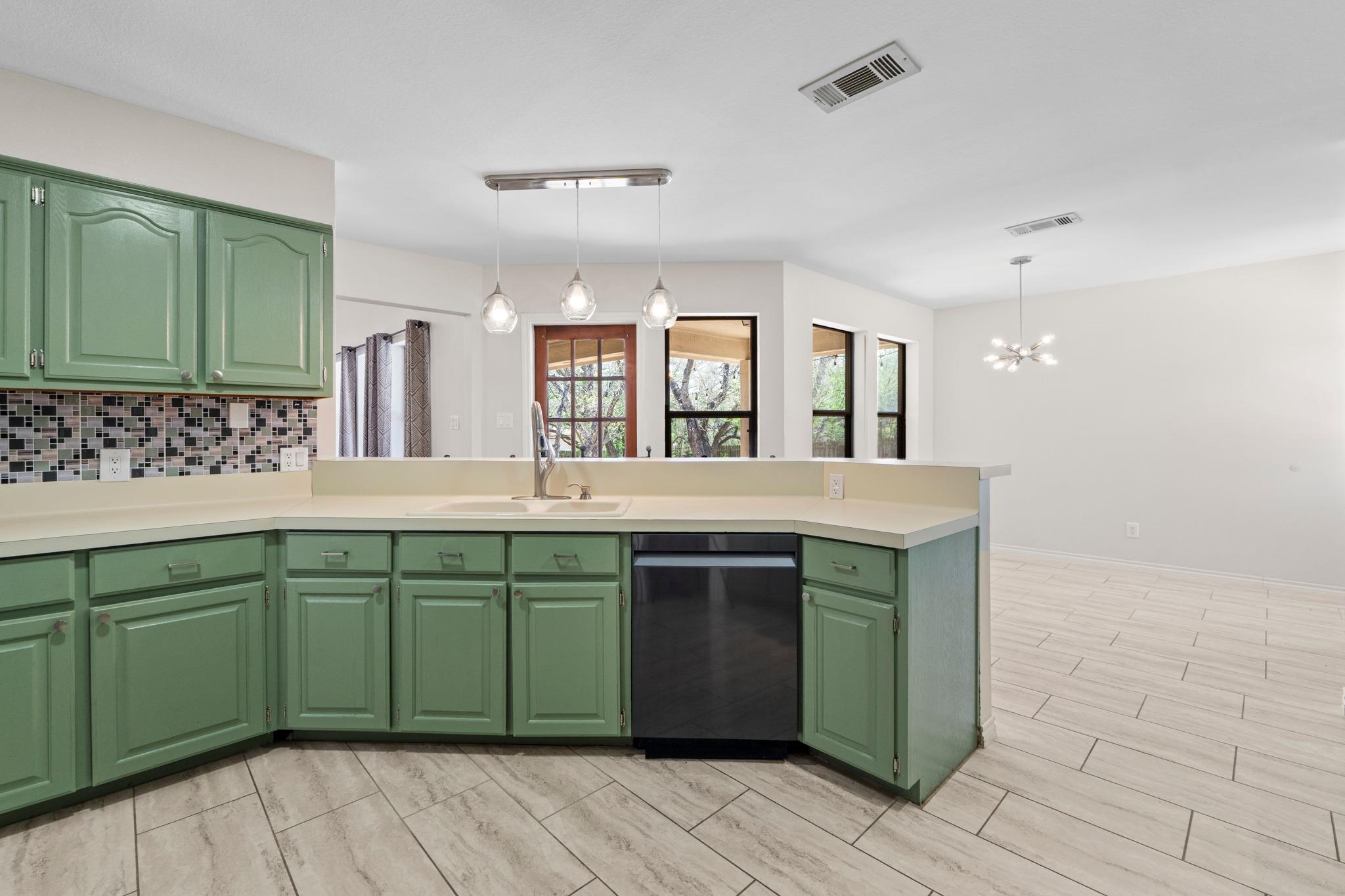 111 Clydesdale Dr, San Marcos, TX 78666