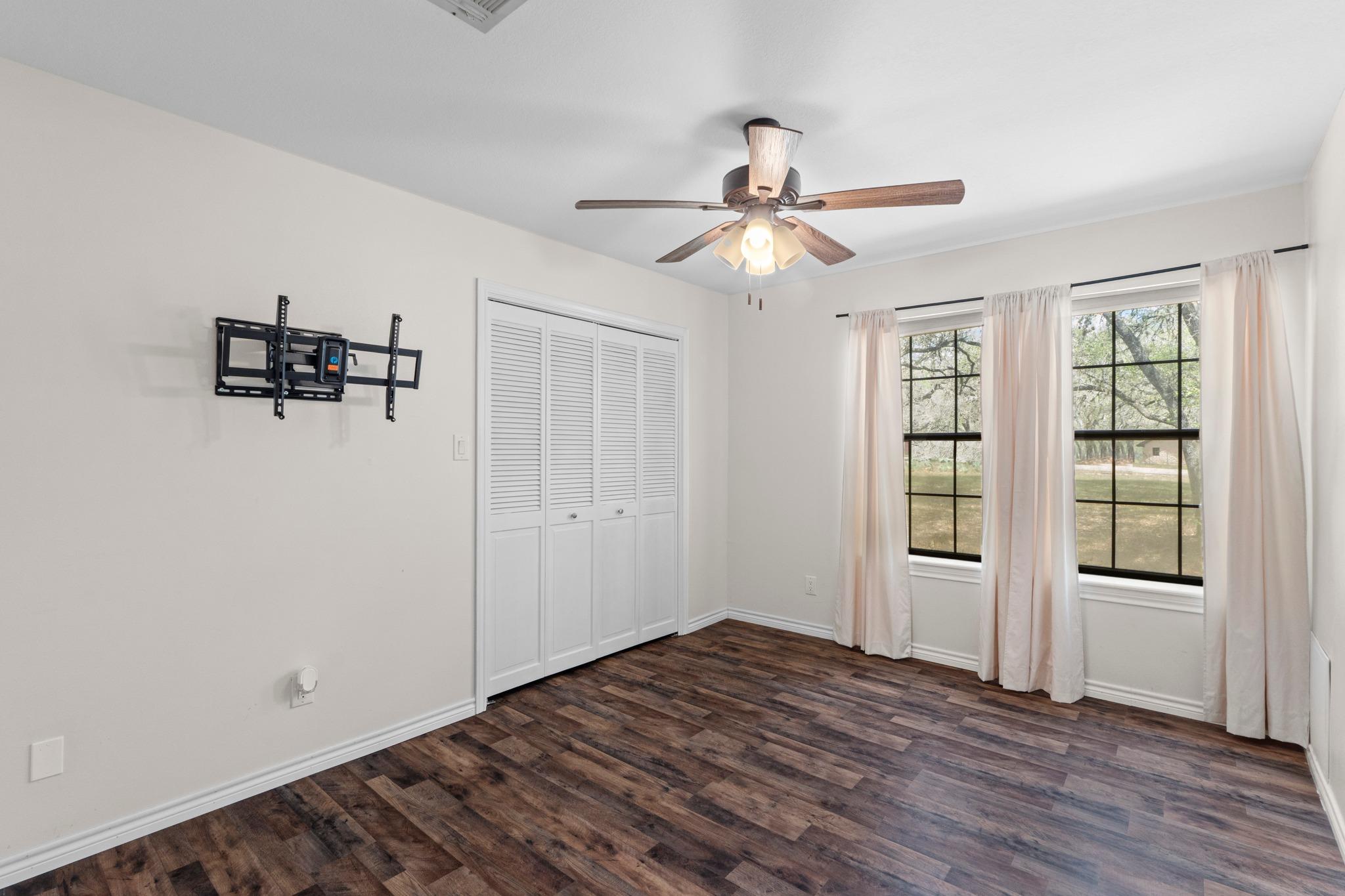 111 Clydesdale Dr, San Marcos, TX 78666