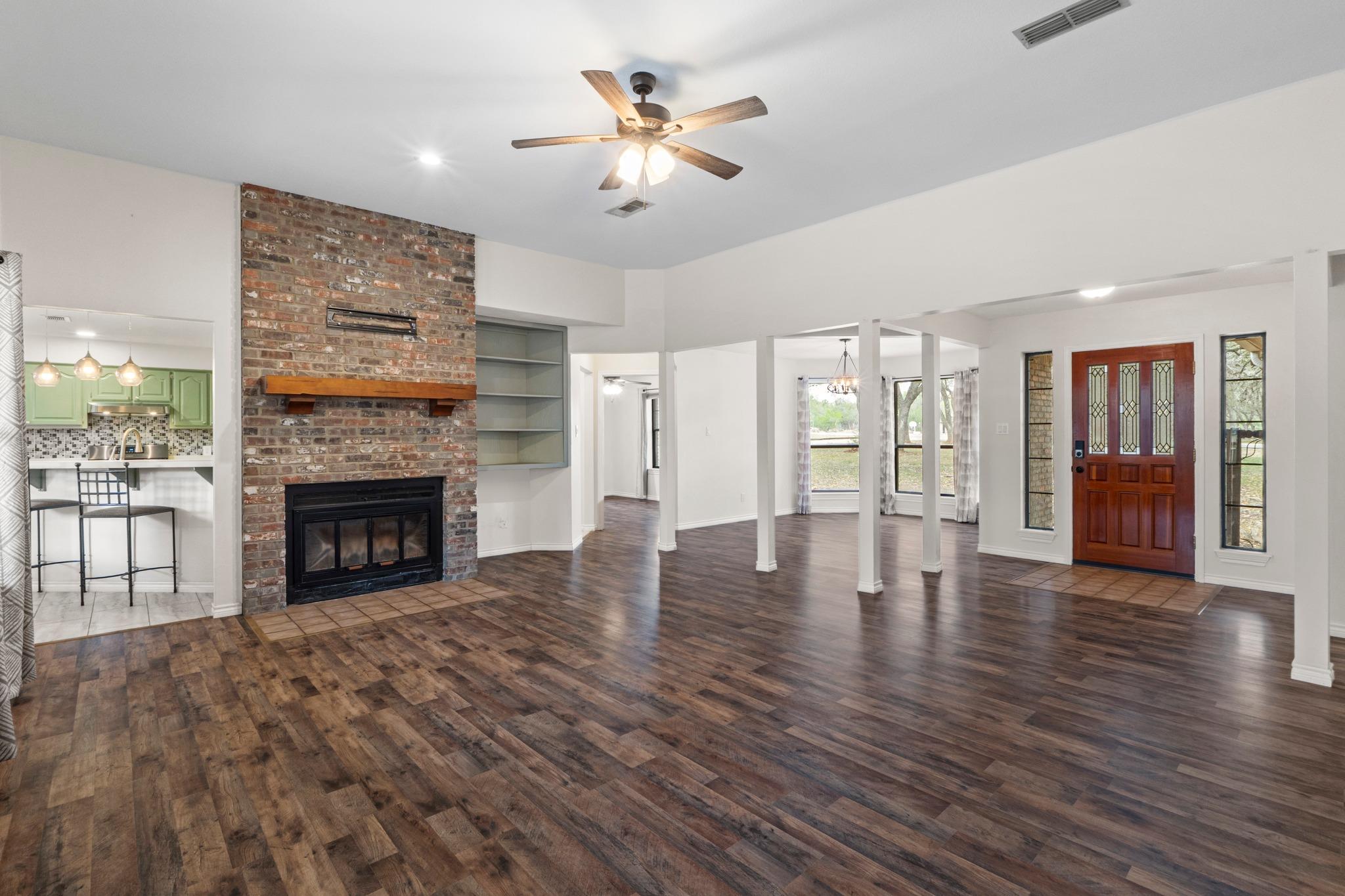 111 Clydesdale Dr, San Marcos, TX 78666