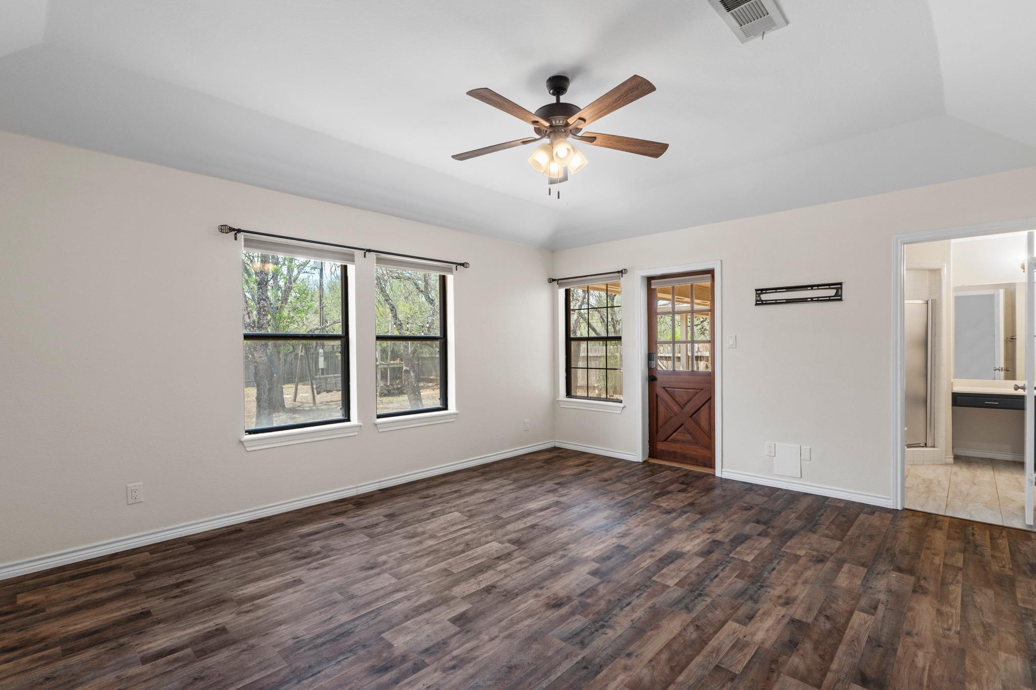 111 Clydesdale Dr, San Marcos, TX 78666