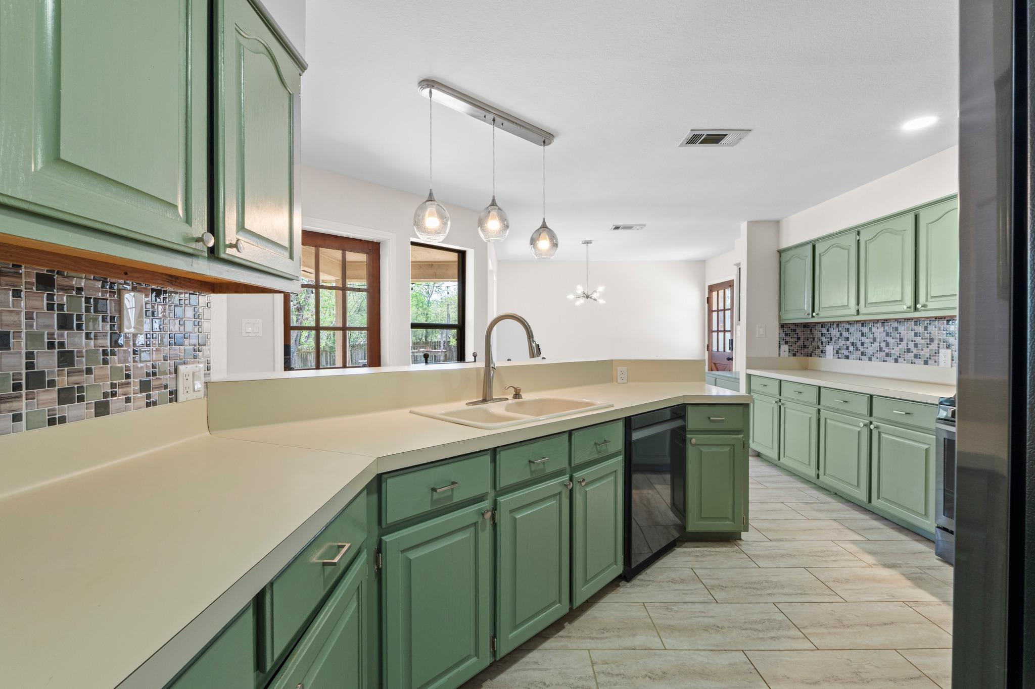 111 Clydesdale Dr, San Marcos, TX 78666