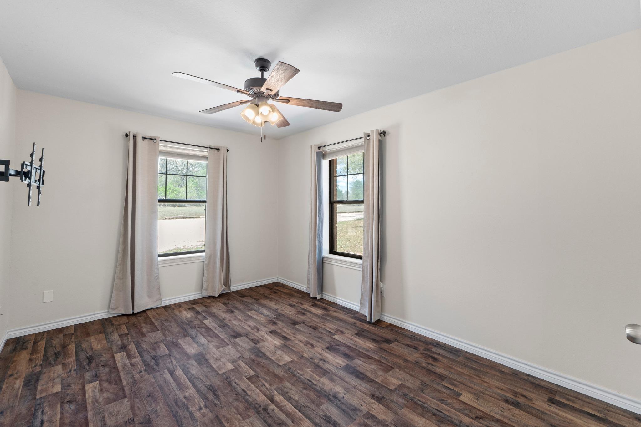 111 Clydesdale Dr, San Marcos, TX 78666