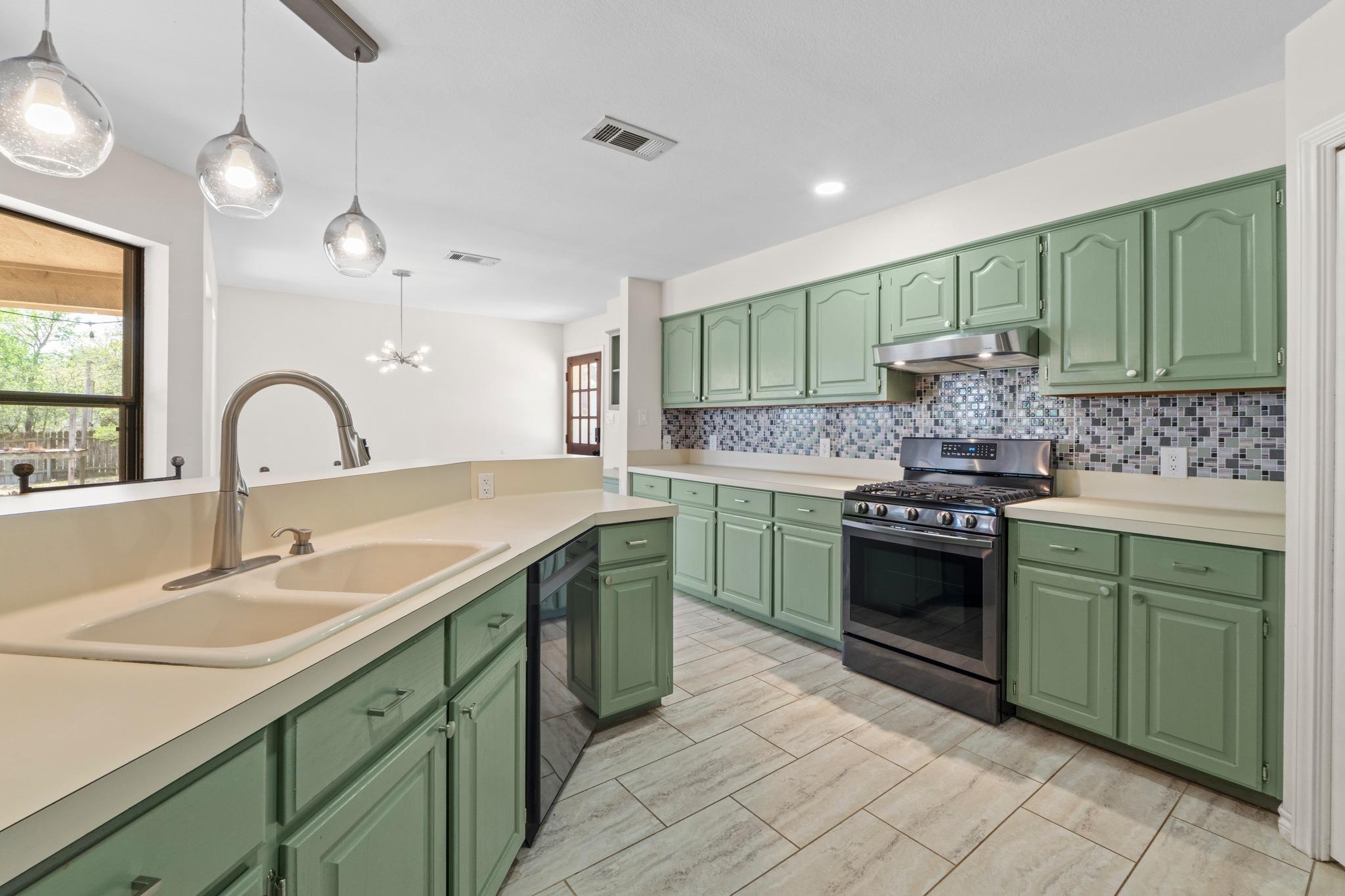 111 Clydesdale Dr, San Marcos, TX 78666