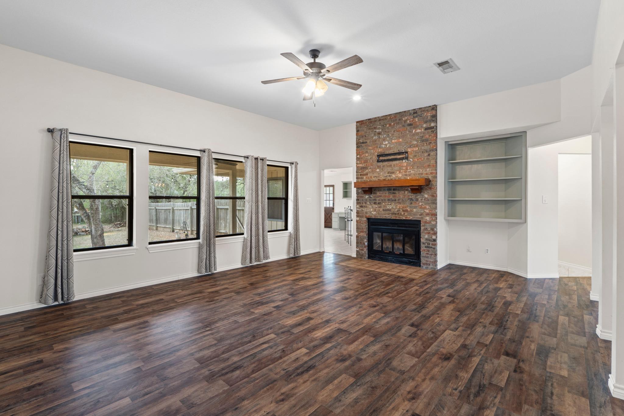 111 Clydesdale Dr, San Marcos, TX 78666