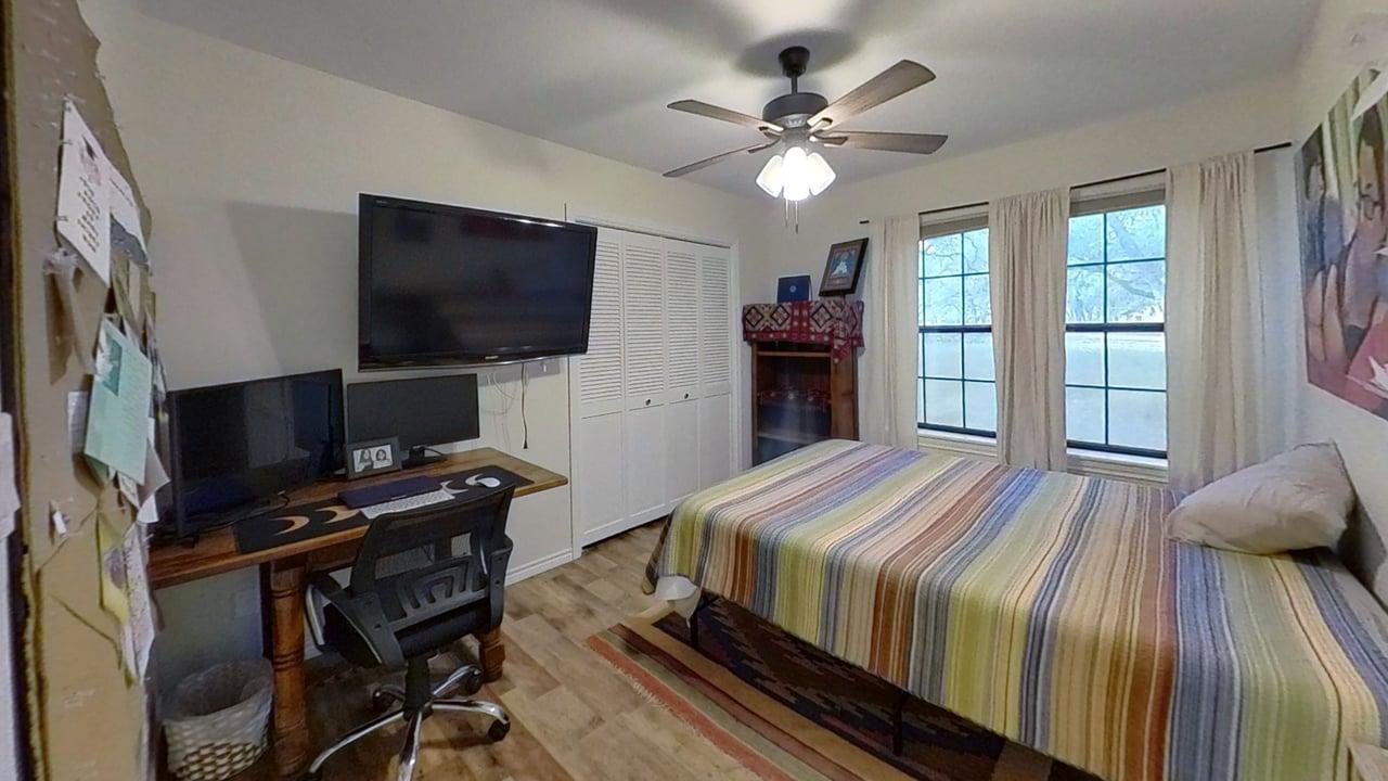 111 Clydesdale Dr, San Marcos, TX 78666