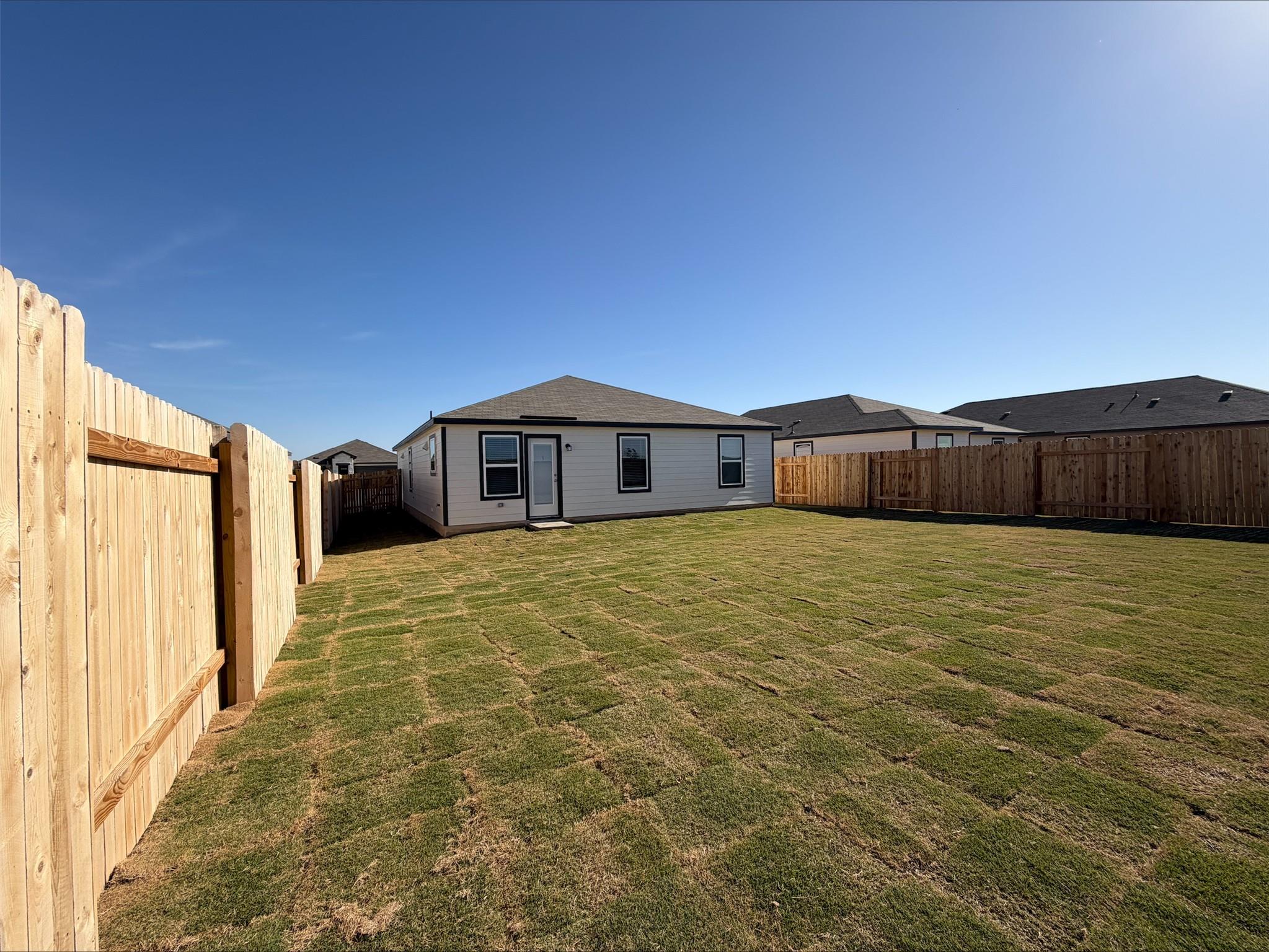 109 Honey Bee, Jarrell, TX 76537