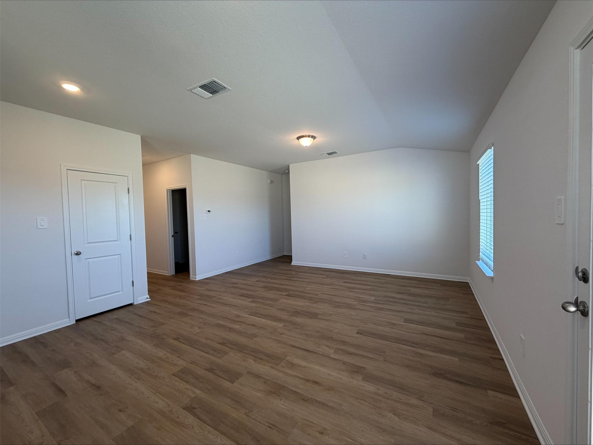 109 Honey Bee, Jarrell, TX 76537