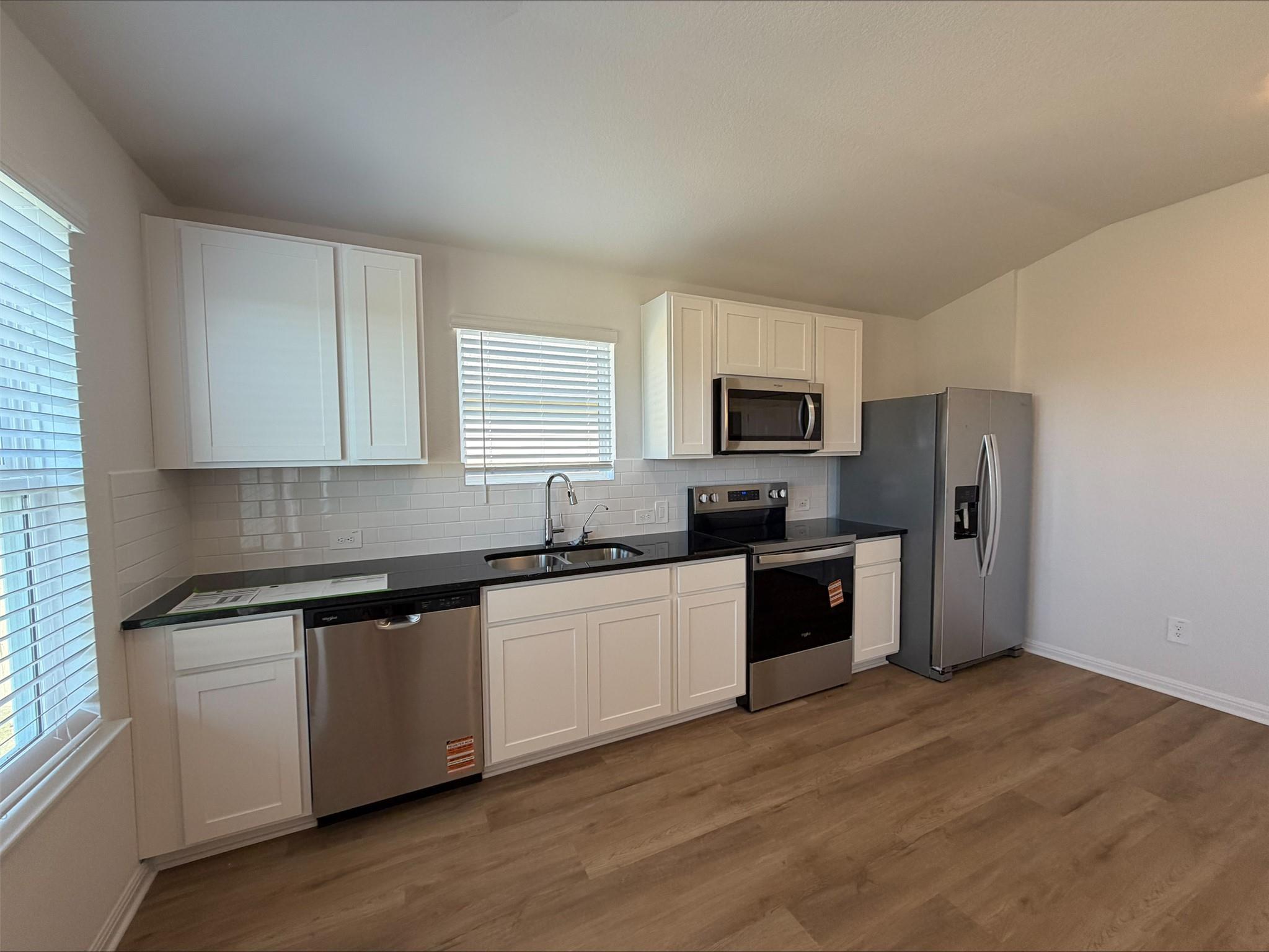 109 Honey Bee, Jarrell, TX 76537