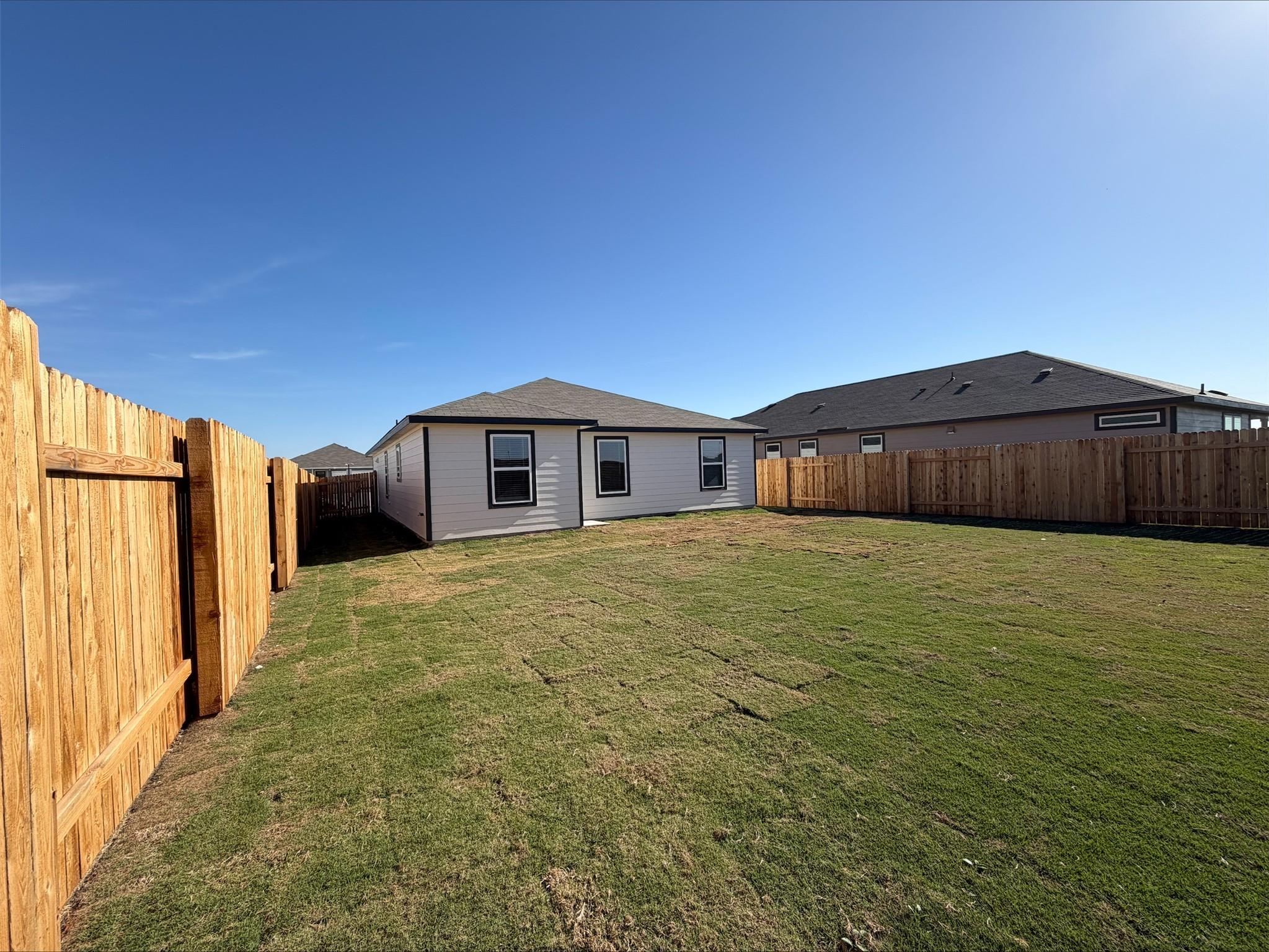 105 Honey Bee Rd, Jarrell, TX 76537