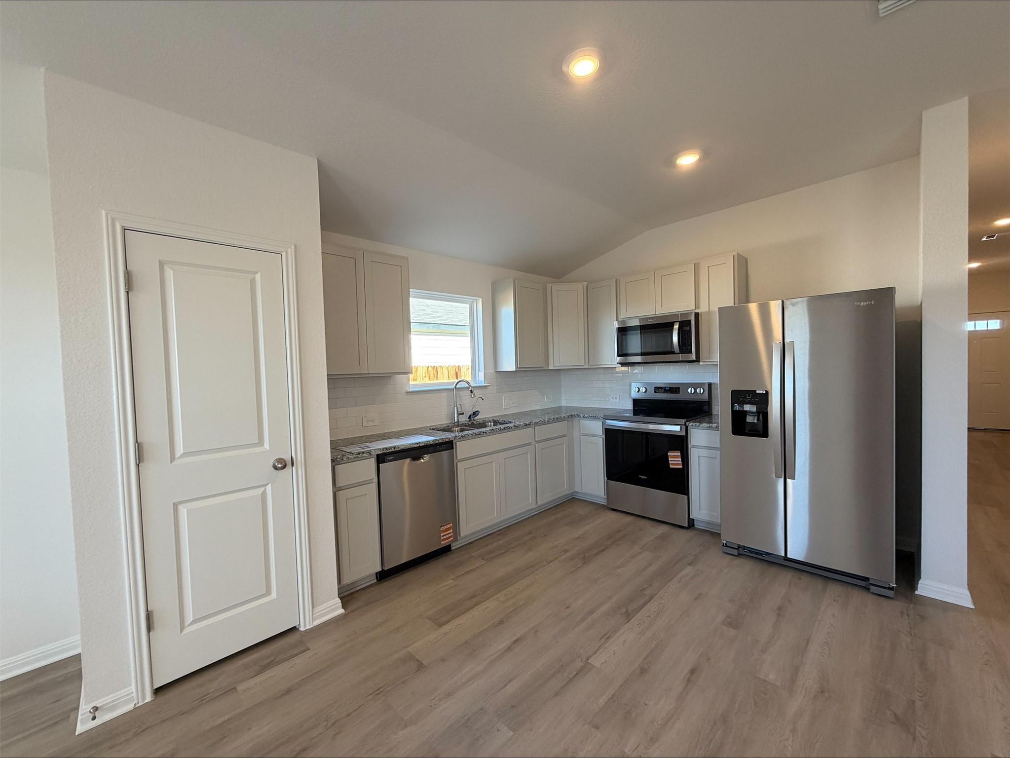 105 Honey Bee Rd, Jarrell, TX 76537