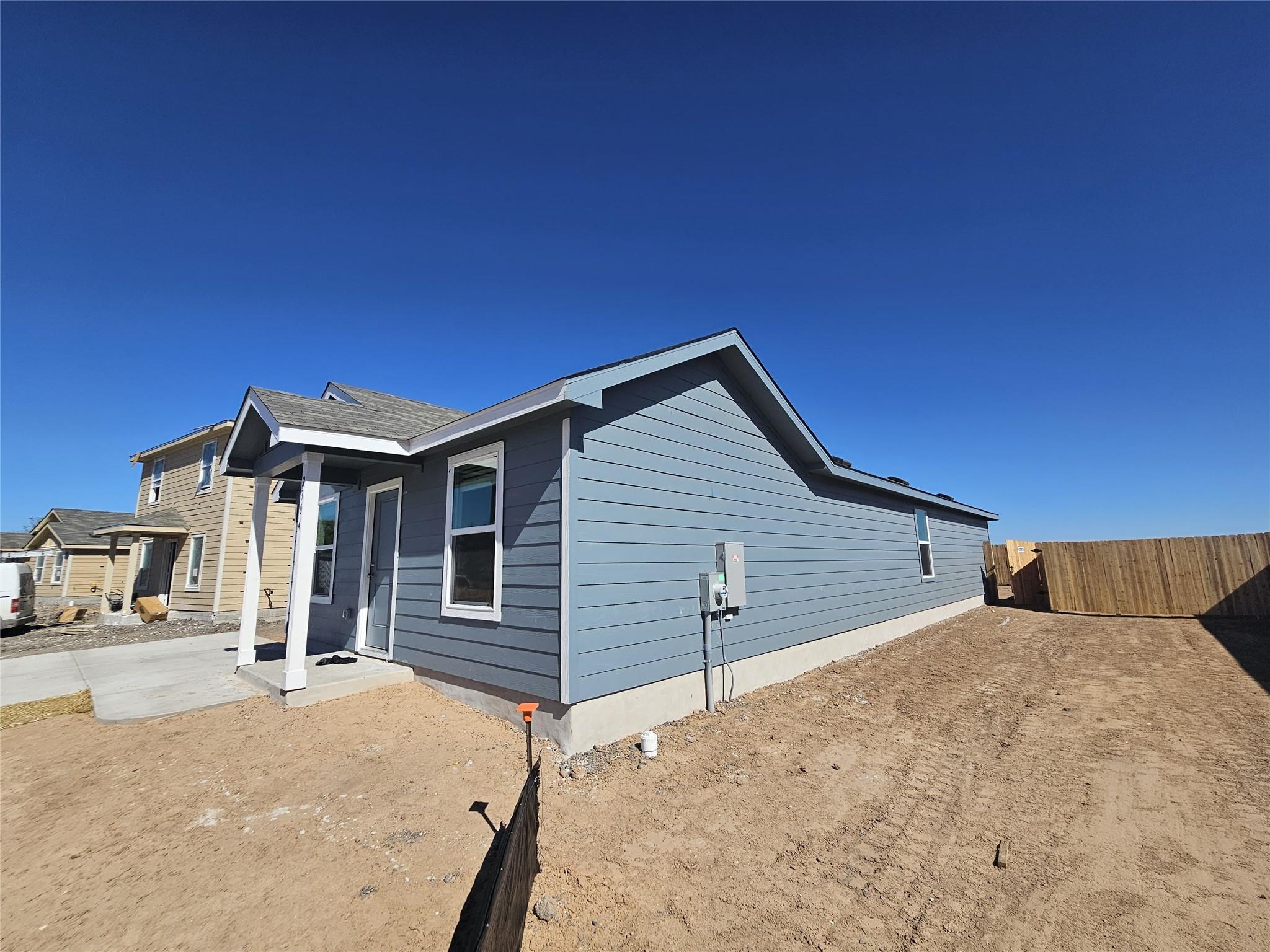 2304 Blizzard Dr, Lockhart, TX 78644