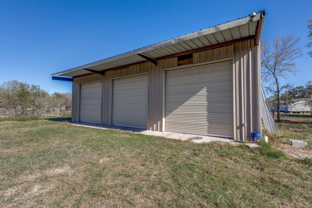 125 Heritage Oaks Dr, Cedar Creek, TX 78612