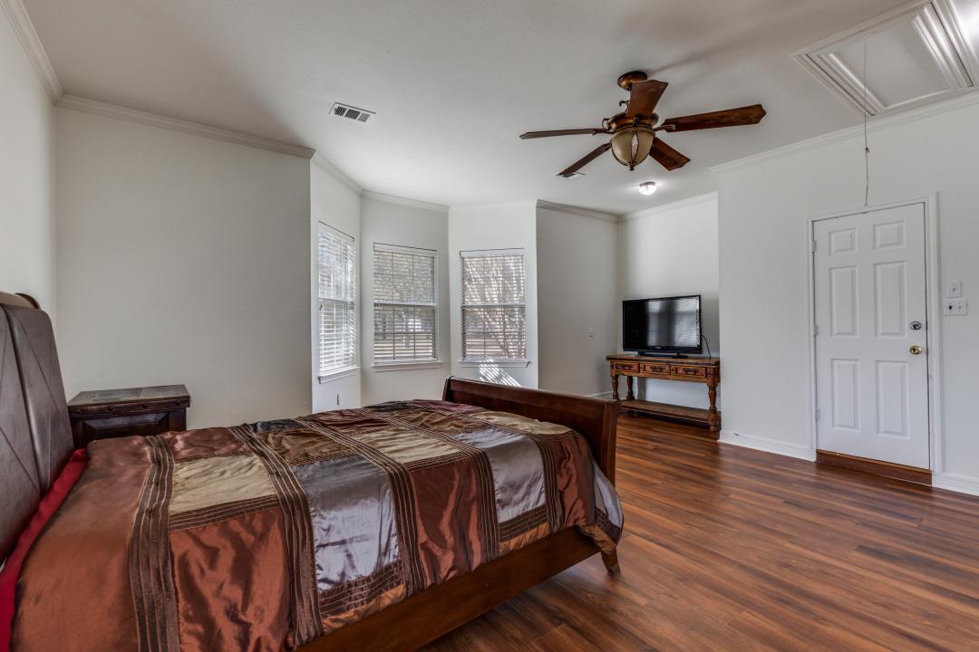 125 Heritage Oaks Dr, Cedar Creek, TX 78612