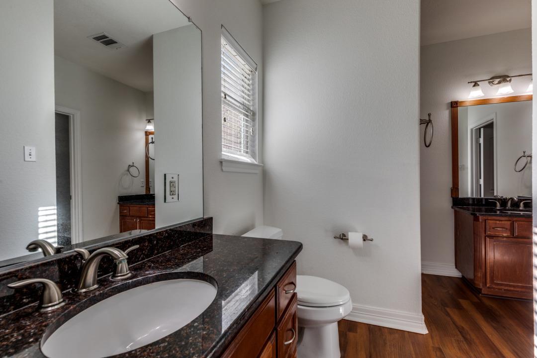 125 Heritage Oaks Dr, Cedar Creek, TX 78612