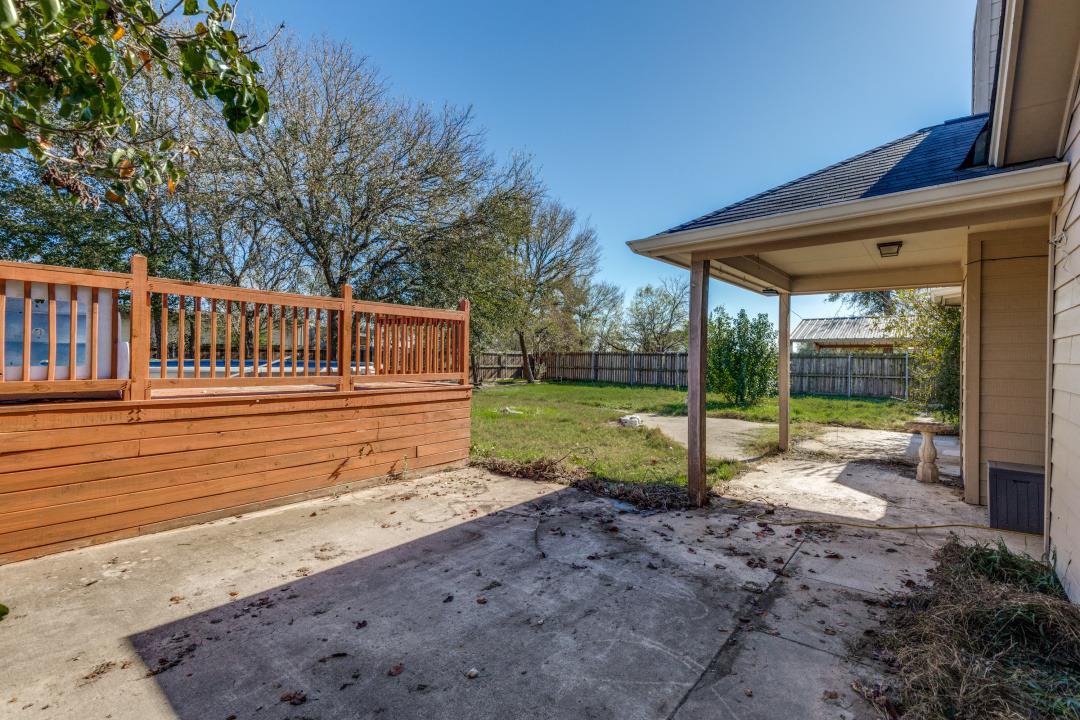 125 Heritage Oaks Dr, Cedar Creek, TX 78612