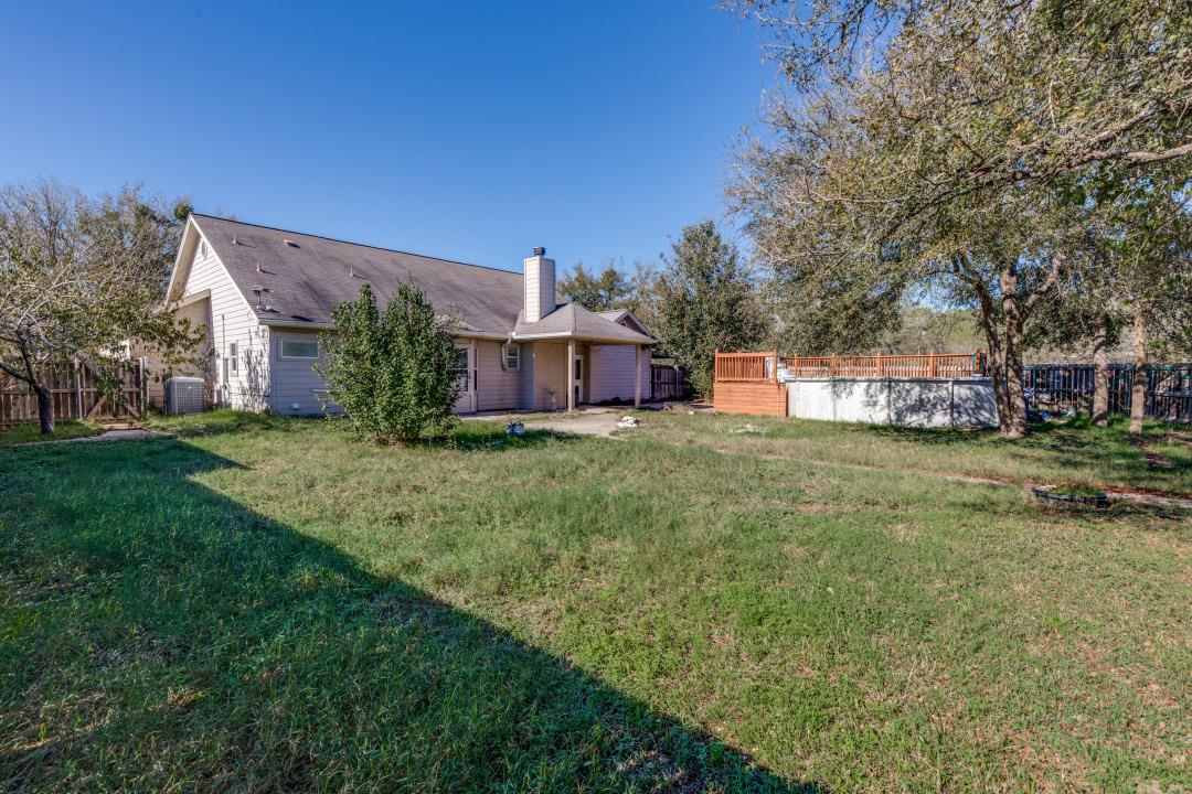 125 Heritage Oaks Dr, Cedar Creek, TX 78612