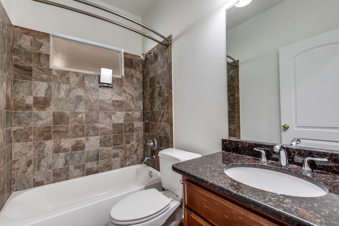 125 Heritage Oaks Dr, Cedar Creek, TX 78612