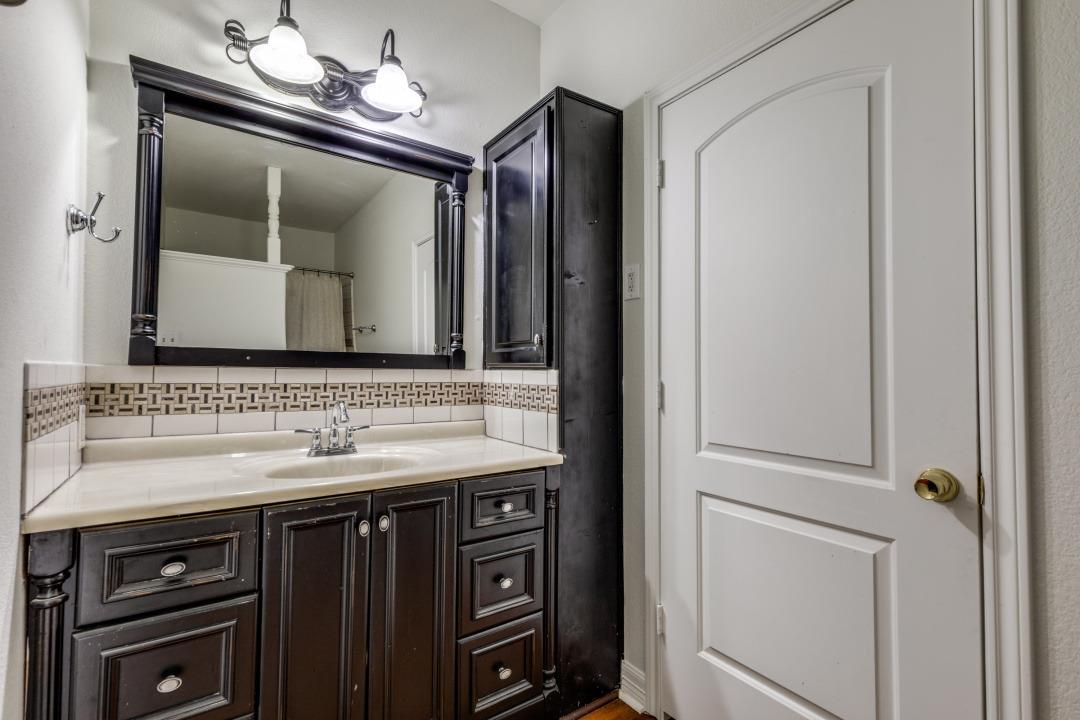 125 Heritage Oaks Dr, Cedar Creek, TX 78612