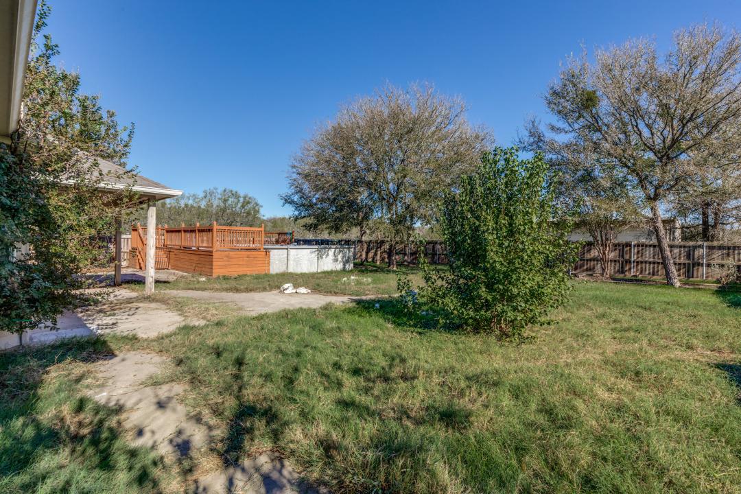 125 Heritage Oaks Dr, Cedar Creek, TX 78612