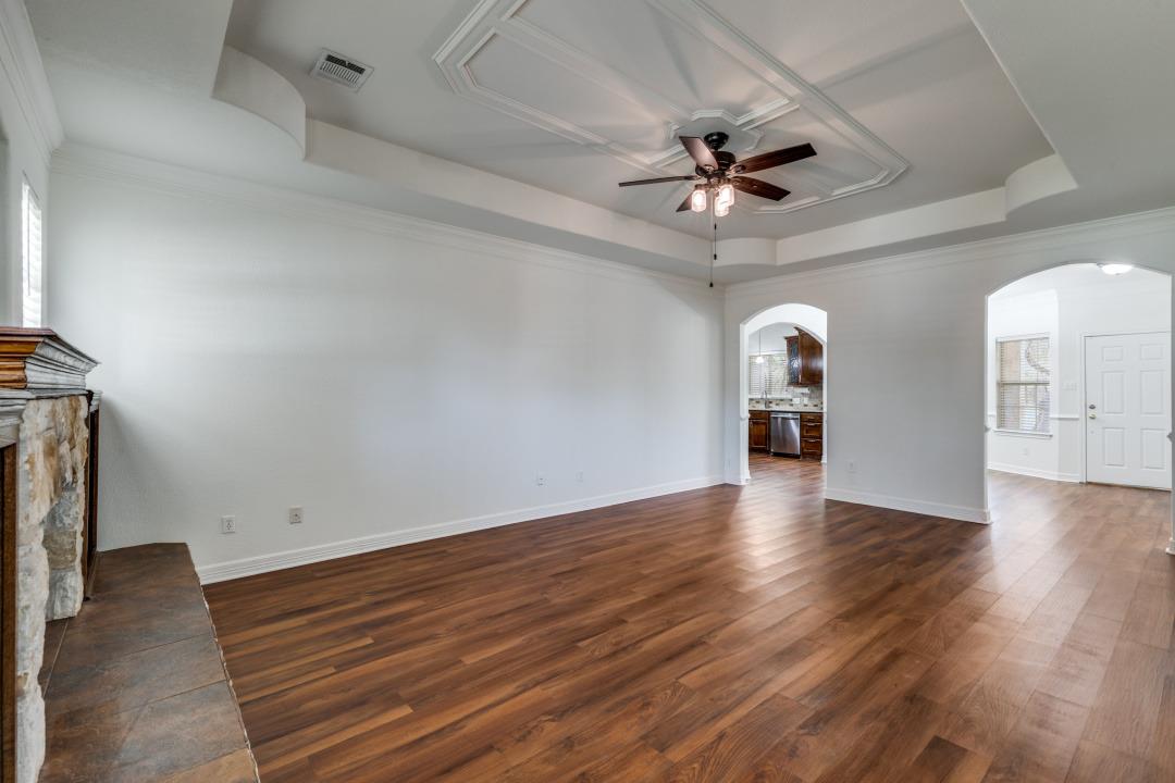 125 Heritage Oaks Dr, Cedar Creek, TX 78612