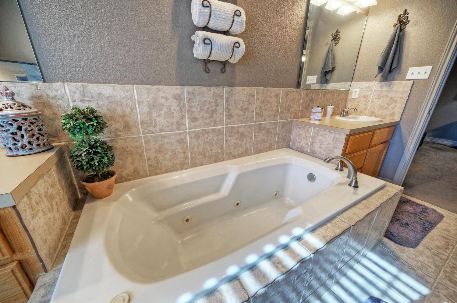 1265 E Independence St, Giddings, TX 78942