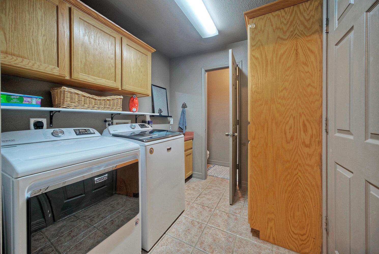 1265 E Independence St, Giddings, TX 78942