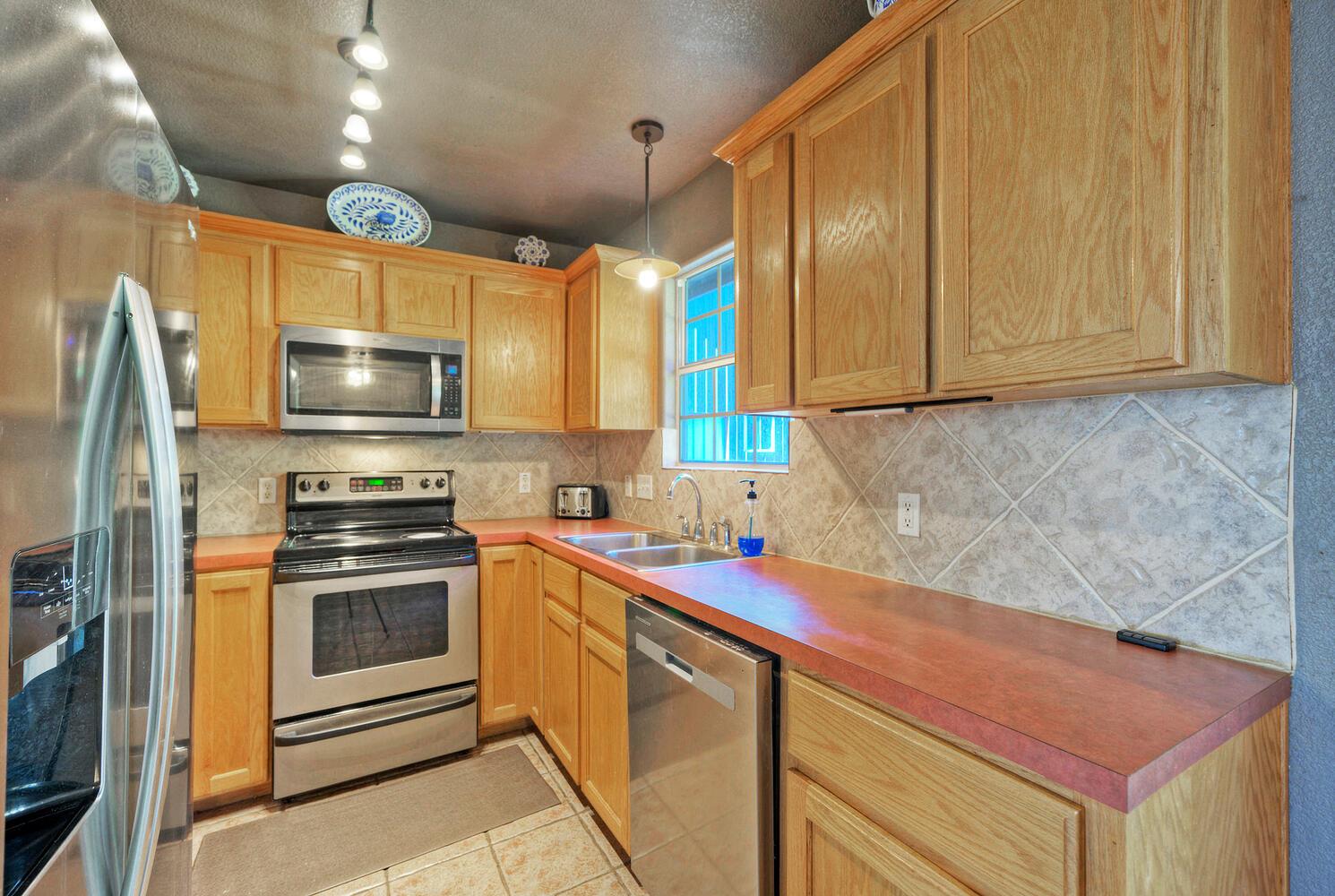 1265 E Independence St, Giddings, TX 78942