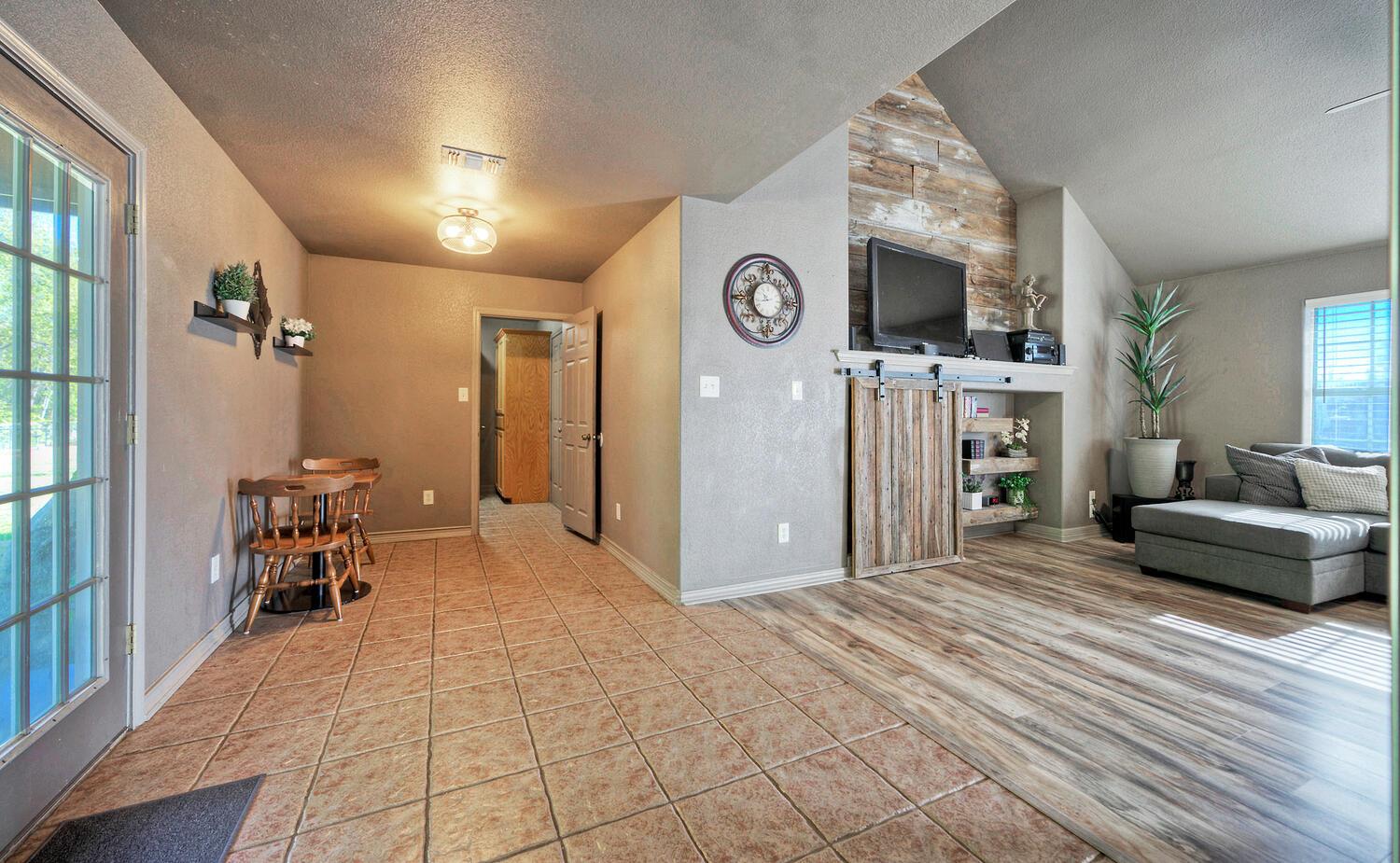 1265 E Independence St, Giddings, TX 78942