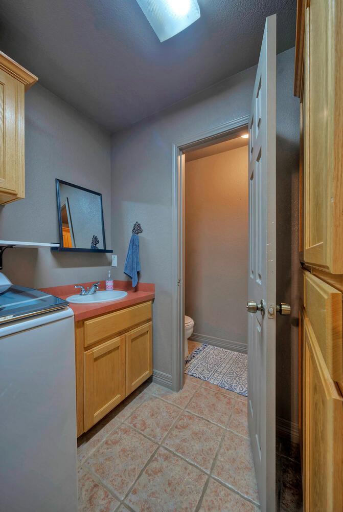 1265 E Independence St, Giddings, TX 78942