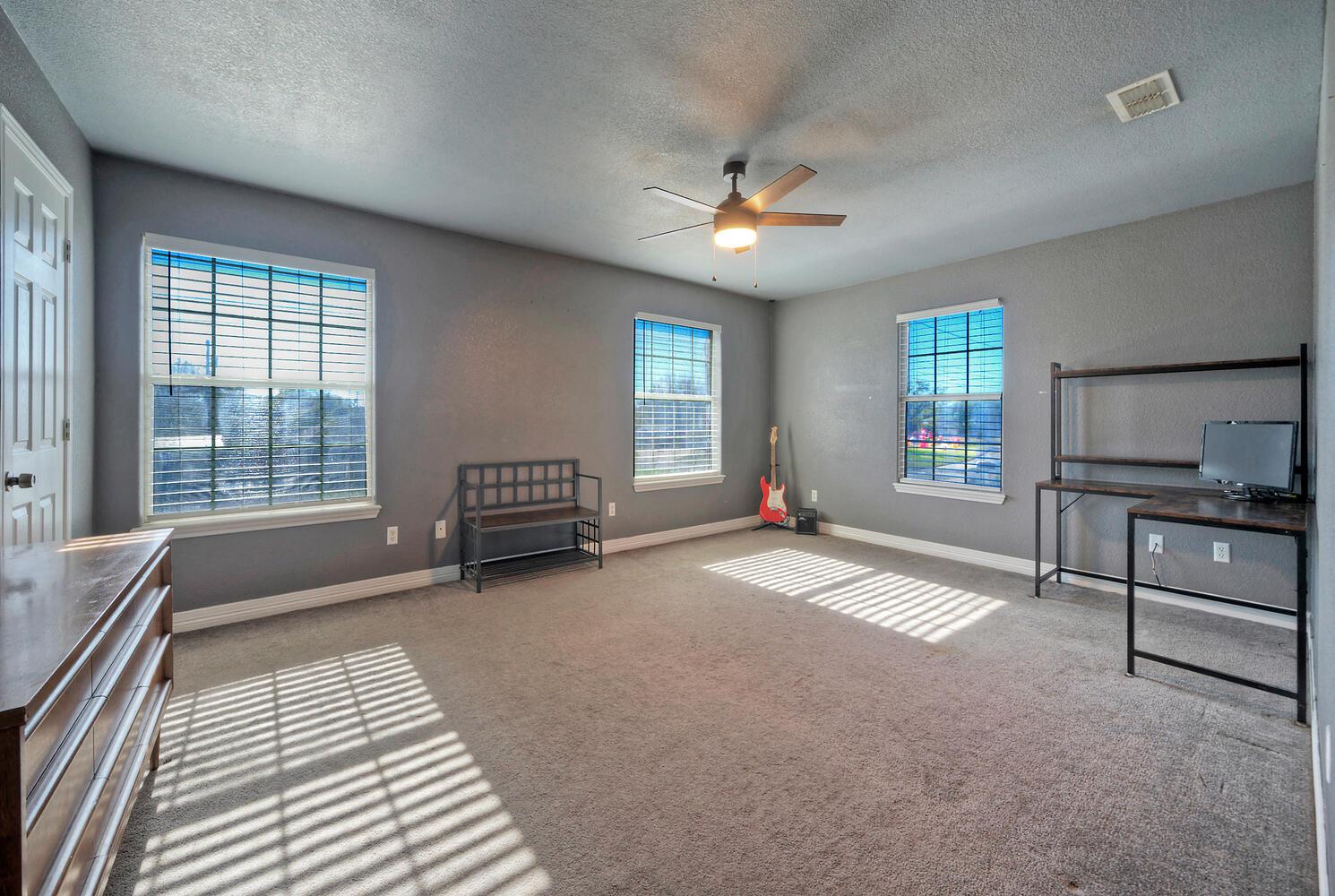 1265 E Independence St, Giddings, TX 78942