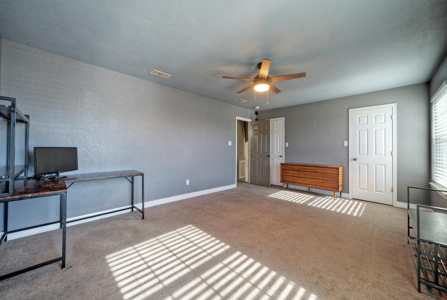 1265 E Independence St, Giddings, TX 78942