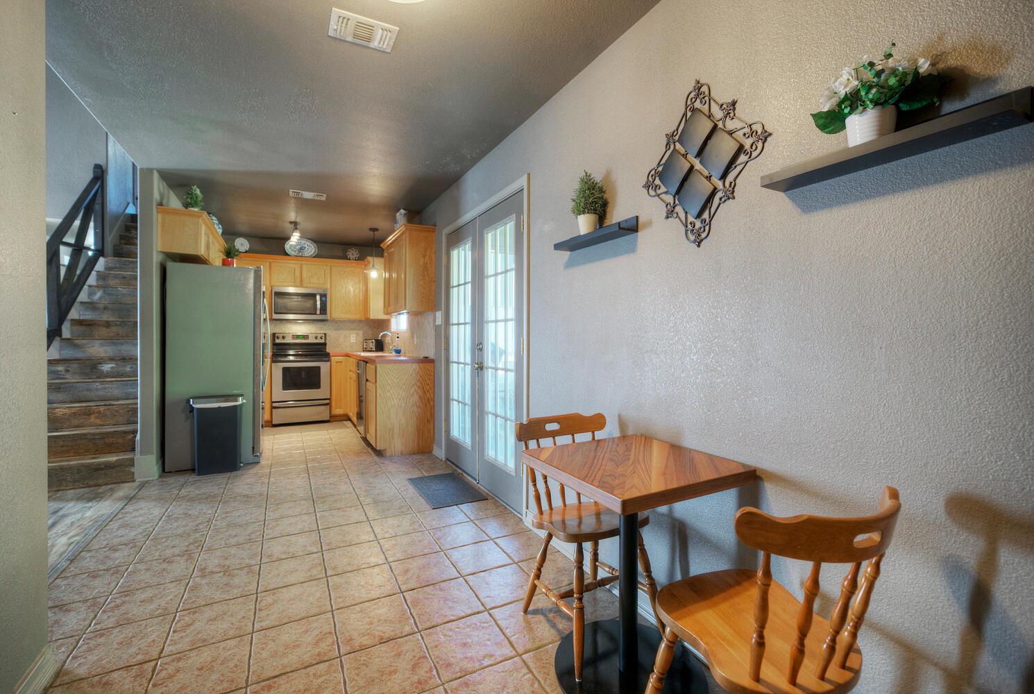 1265 E Independence St, Giddings, TX 78942