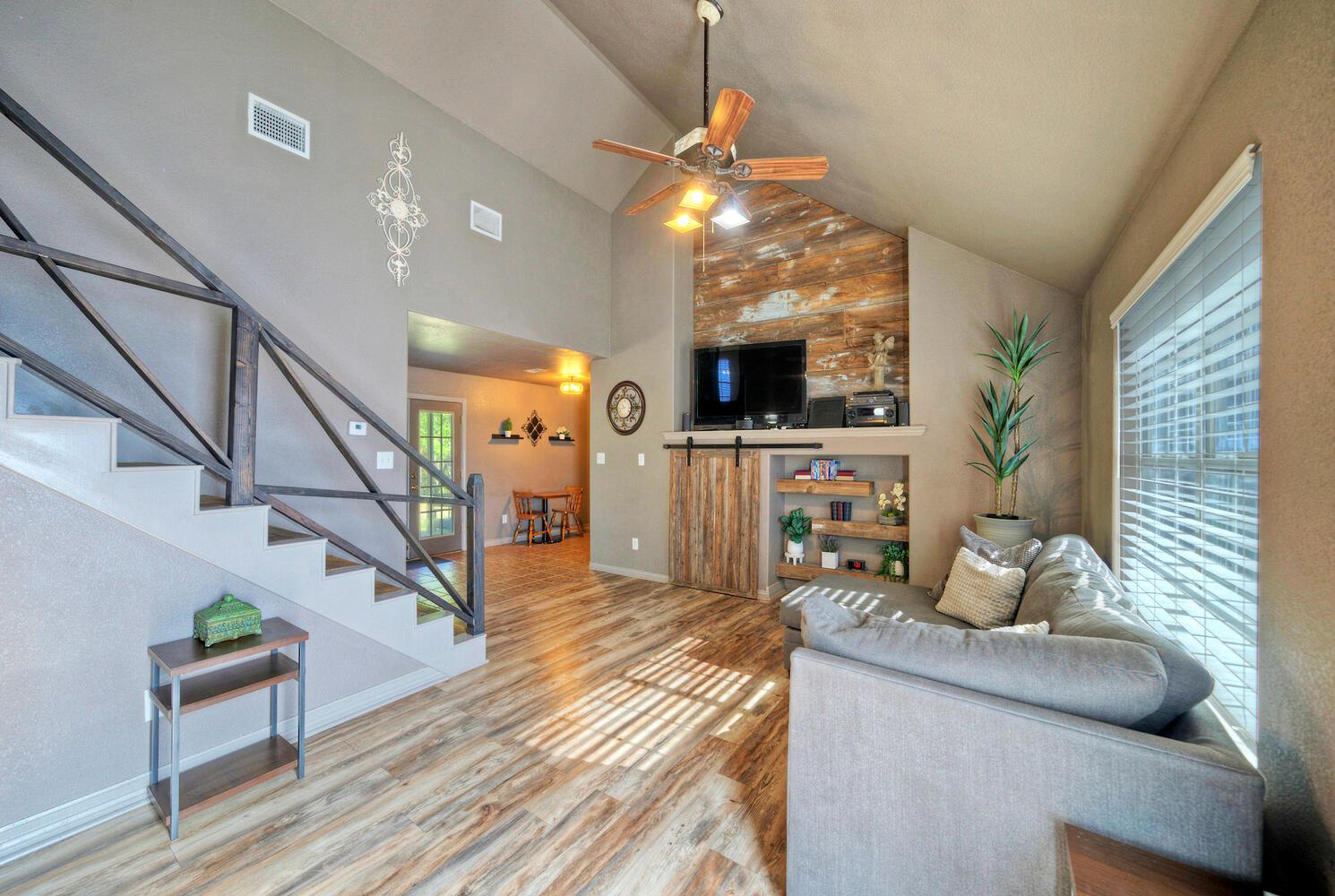 1265 E Independence St, Giddings, TX 78942