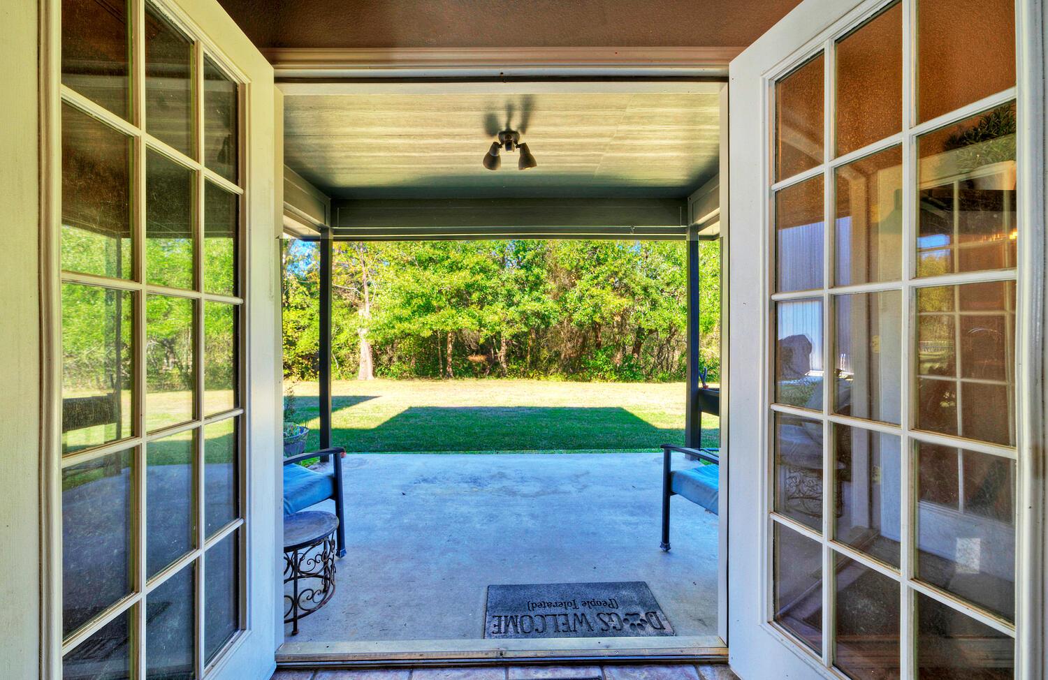 1265 E Independence St, Giddings, TX 78942