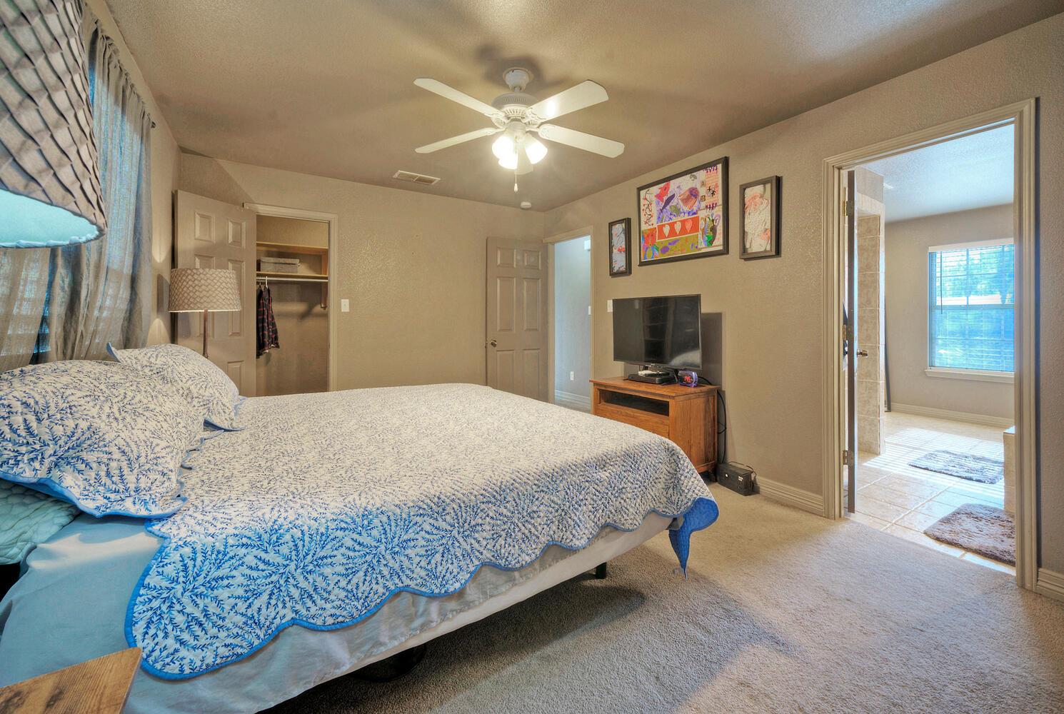 1265 E Independence St, Giddings, TX 78942