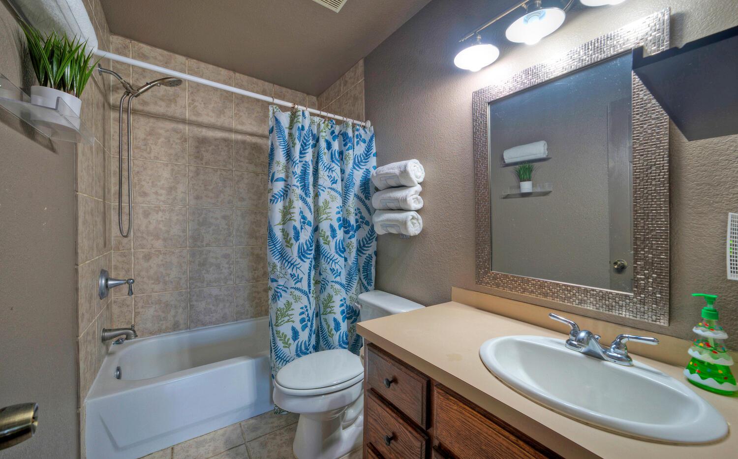 1265 E Independence St, Giddings, TX 78942