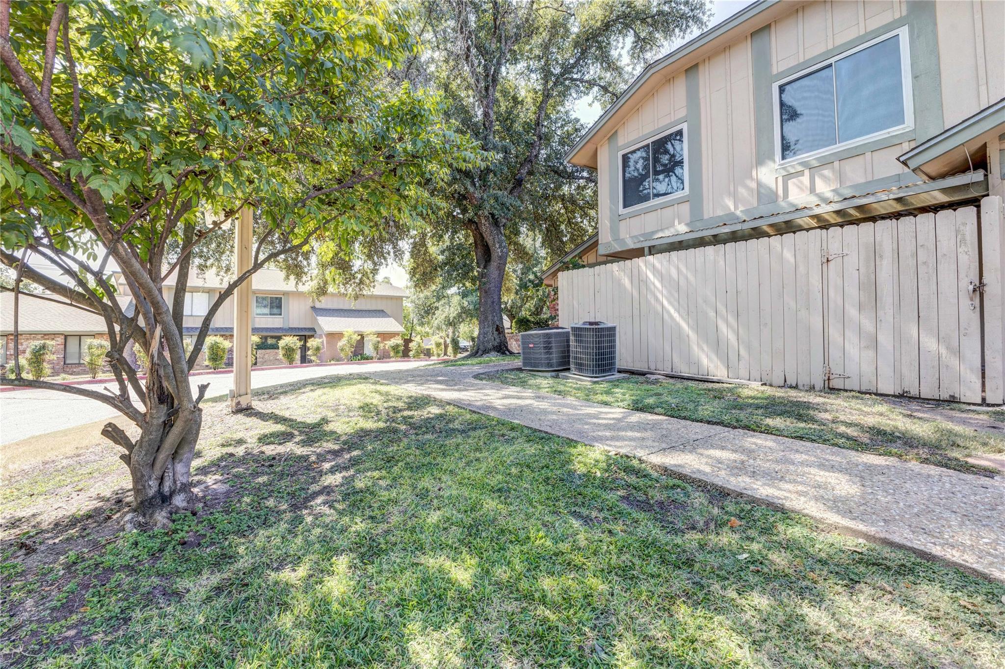 901 E Village Ln, Austin, TX 78758