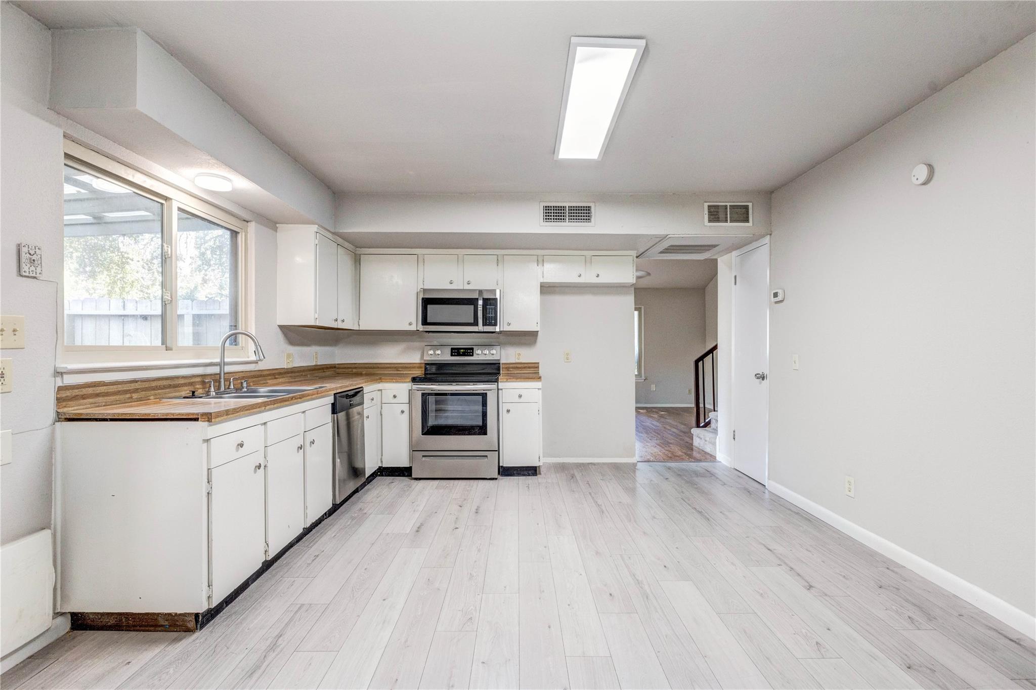 901 E Village Ln, Austin, TX 78758