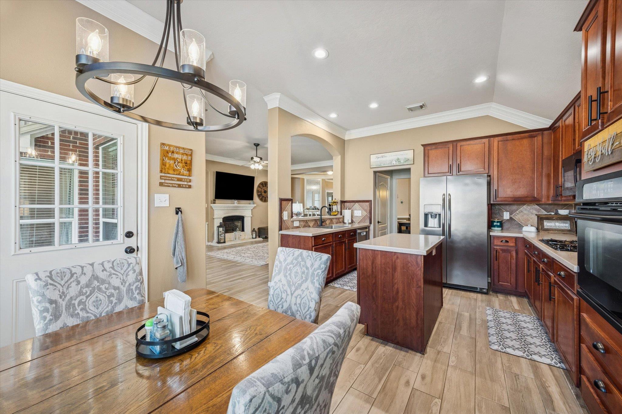 2410 Pine Brook Dr, Deer Park, TX 77536