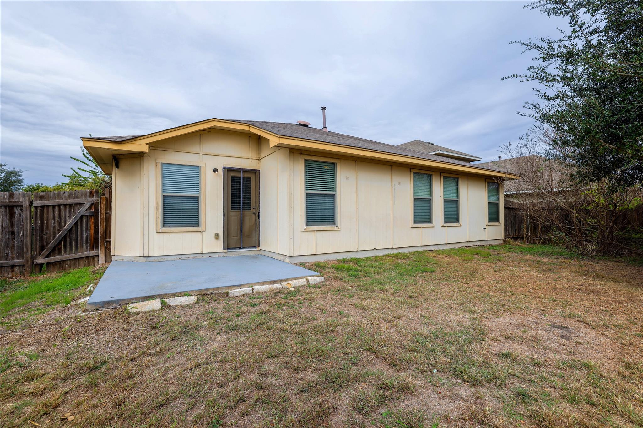 1541 Twin Cv, Kyle, TX 78640