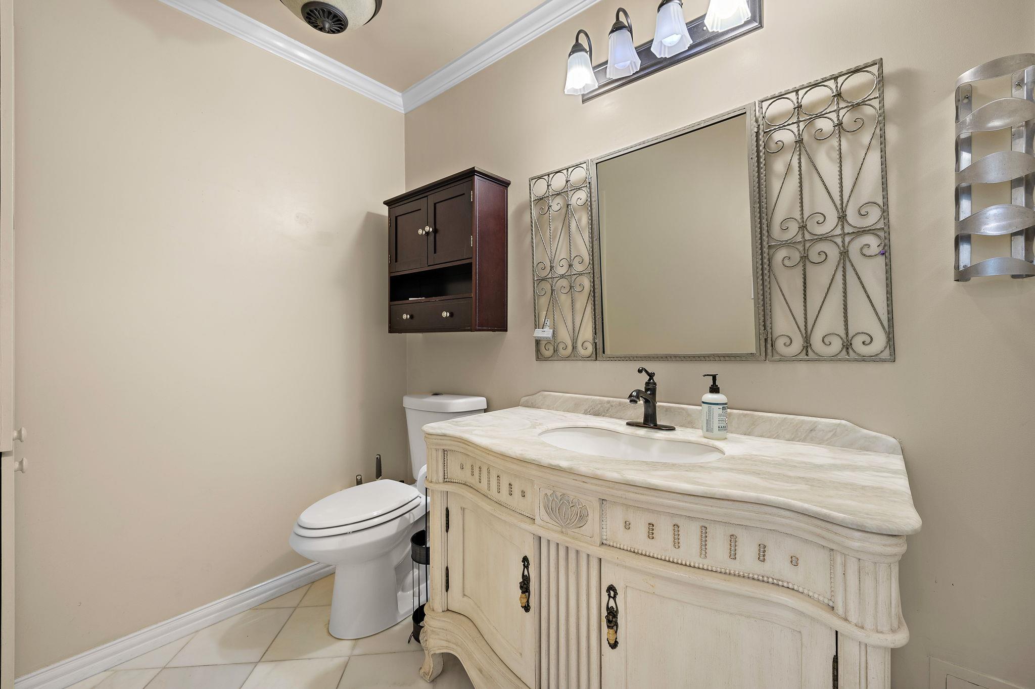 2450 Ashdale Dr # D-206, Austin, TX 78757