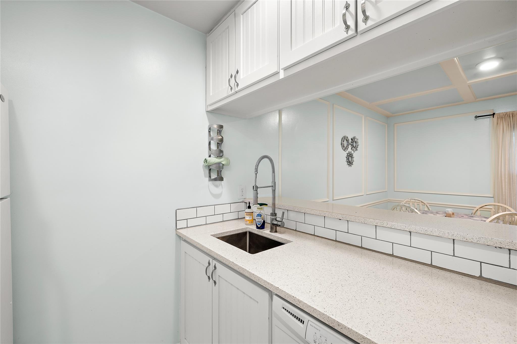 2450 Ashdale Dr # D-206, Austin, TX 78757