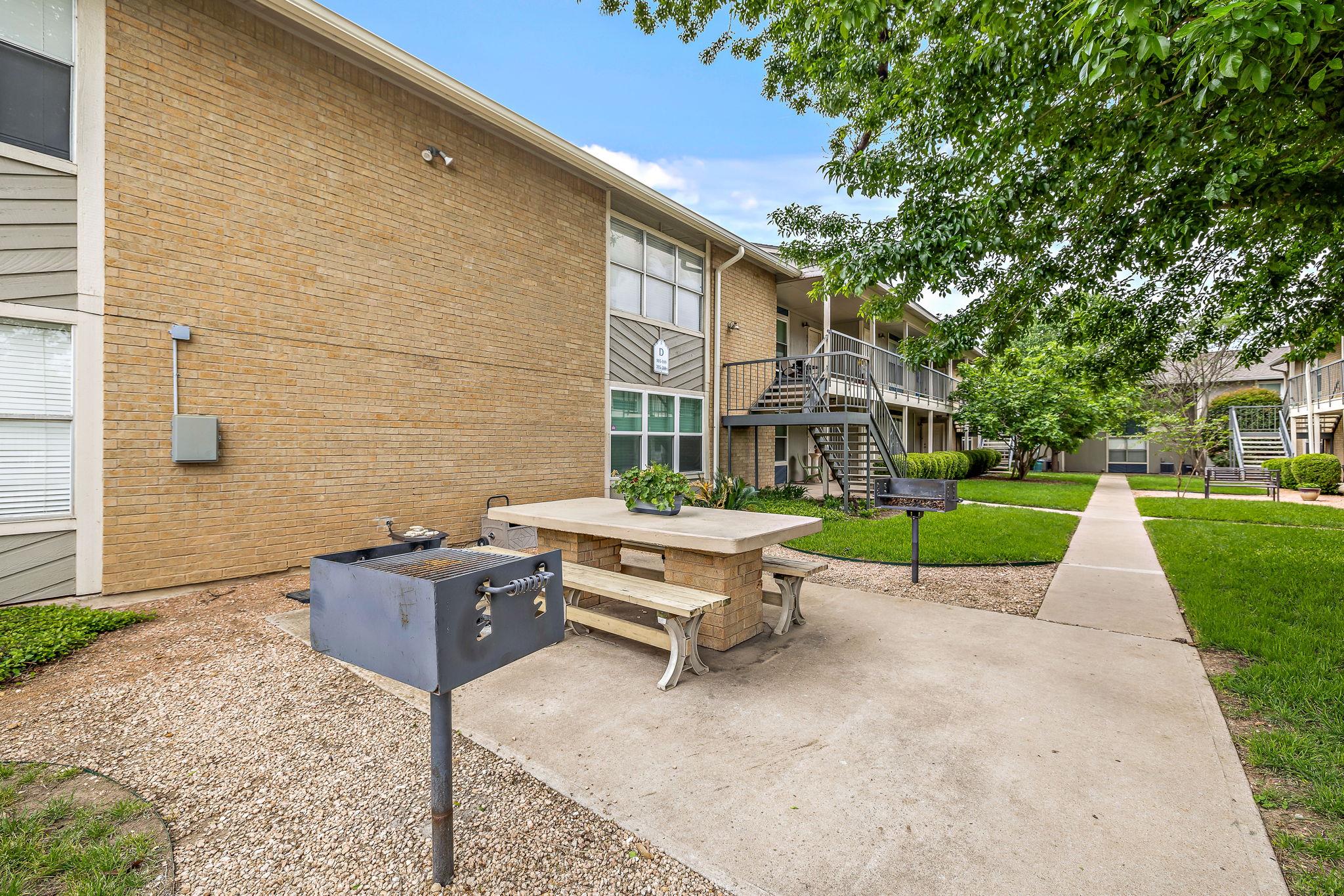 2450 Ashdale Dr # D-206, Austin, TX 78757