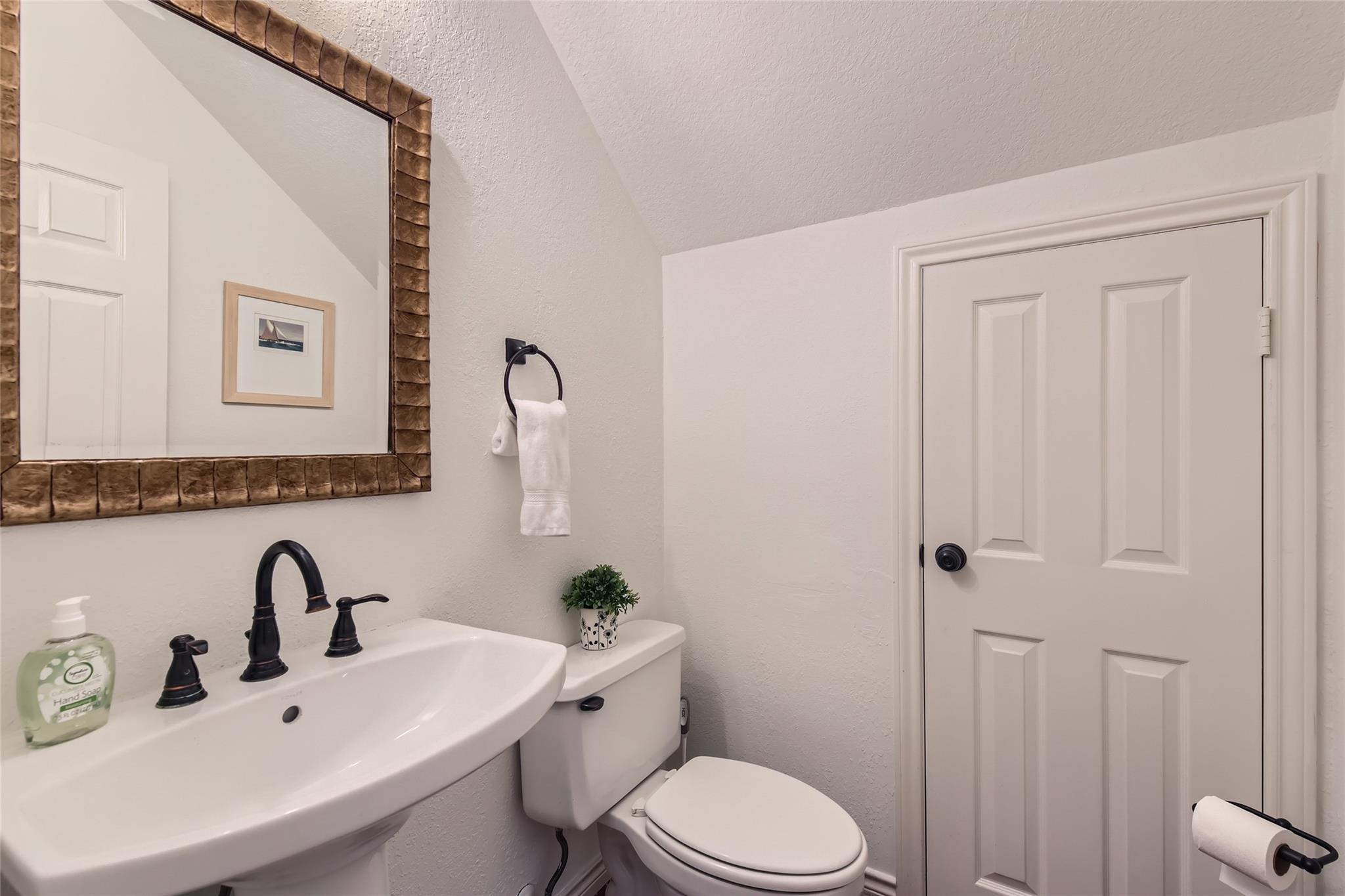 1918 Lakeway Blvd, Lakeway, TX 78734