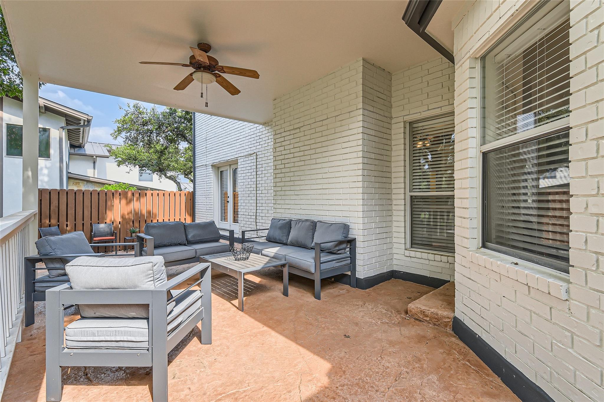 1918 Lakeway Blvd, Lakeway, TX 78734