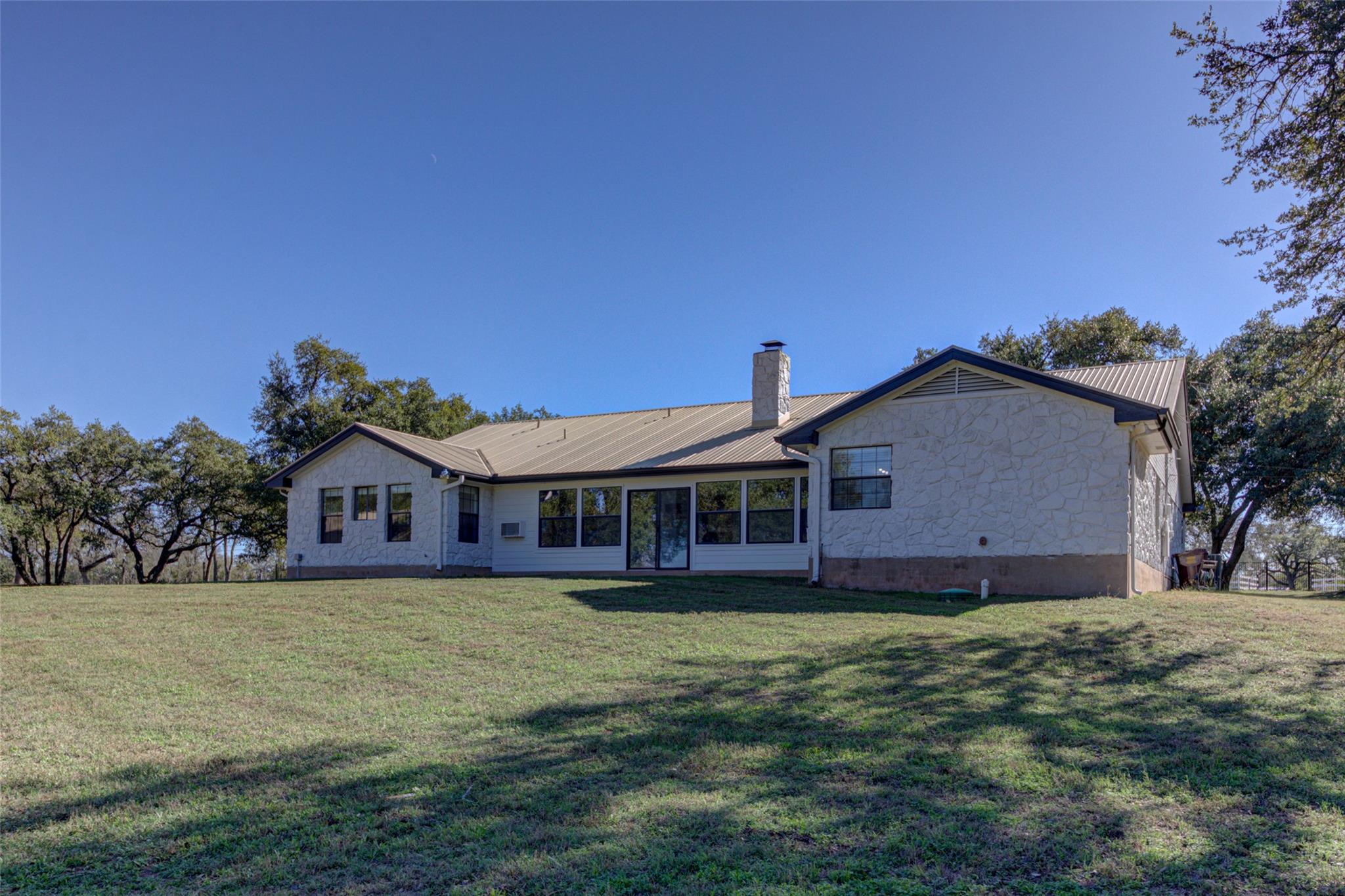 604 Oakwood Dr, Buda, TX 78610