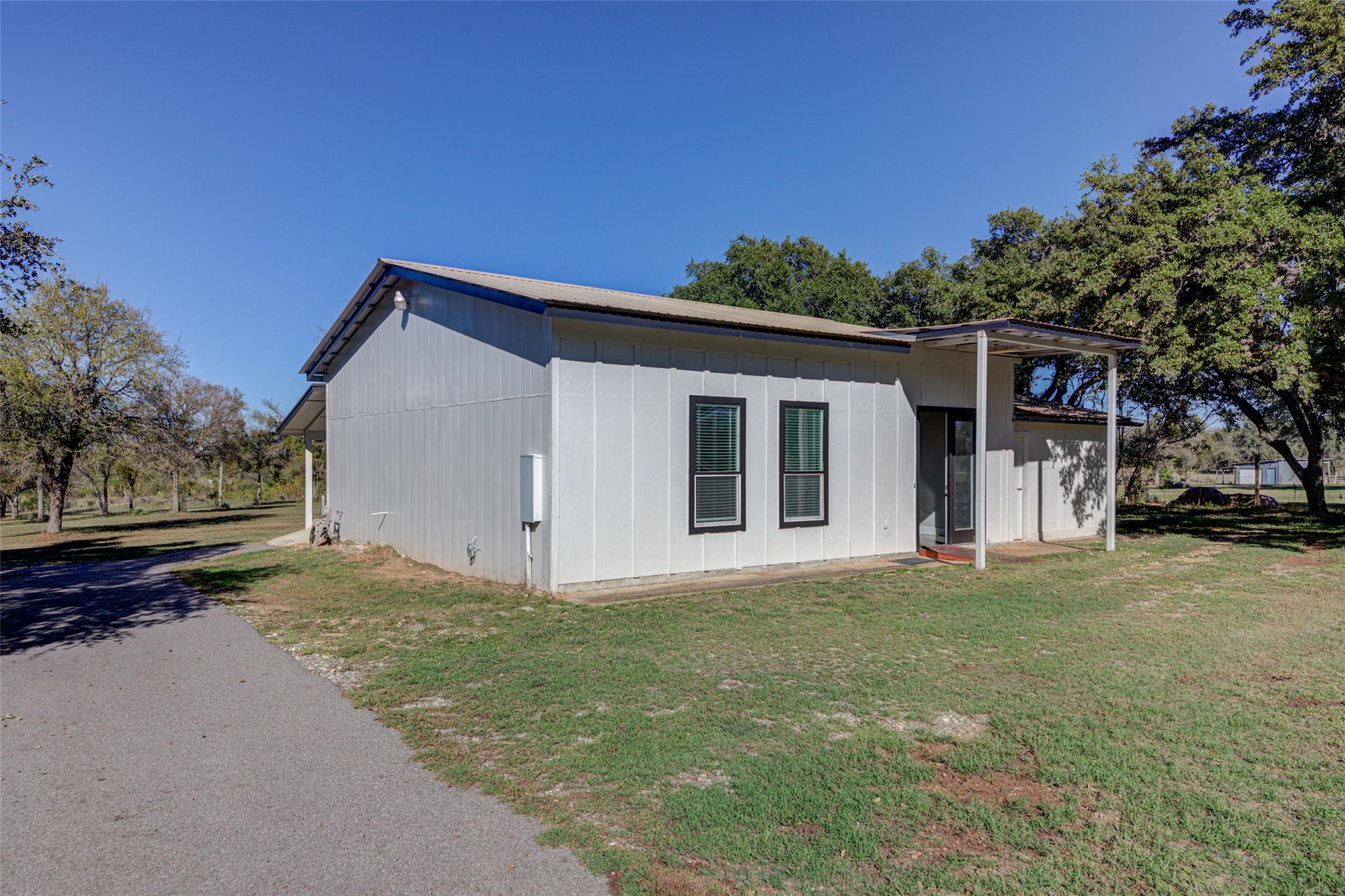 604 Oakwood Dr, Buda, TX 78610