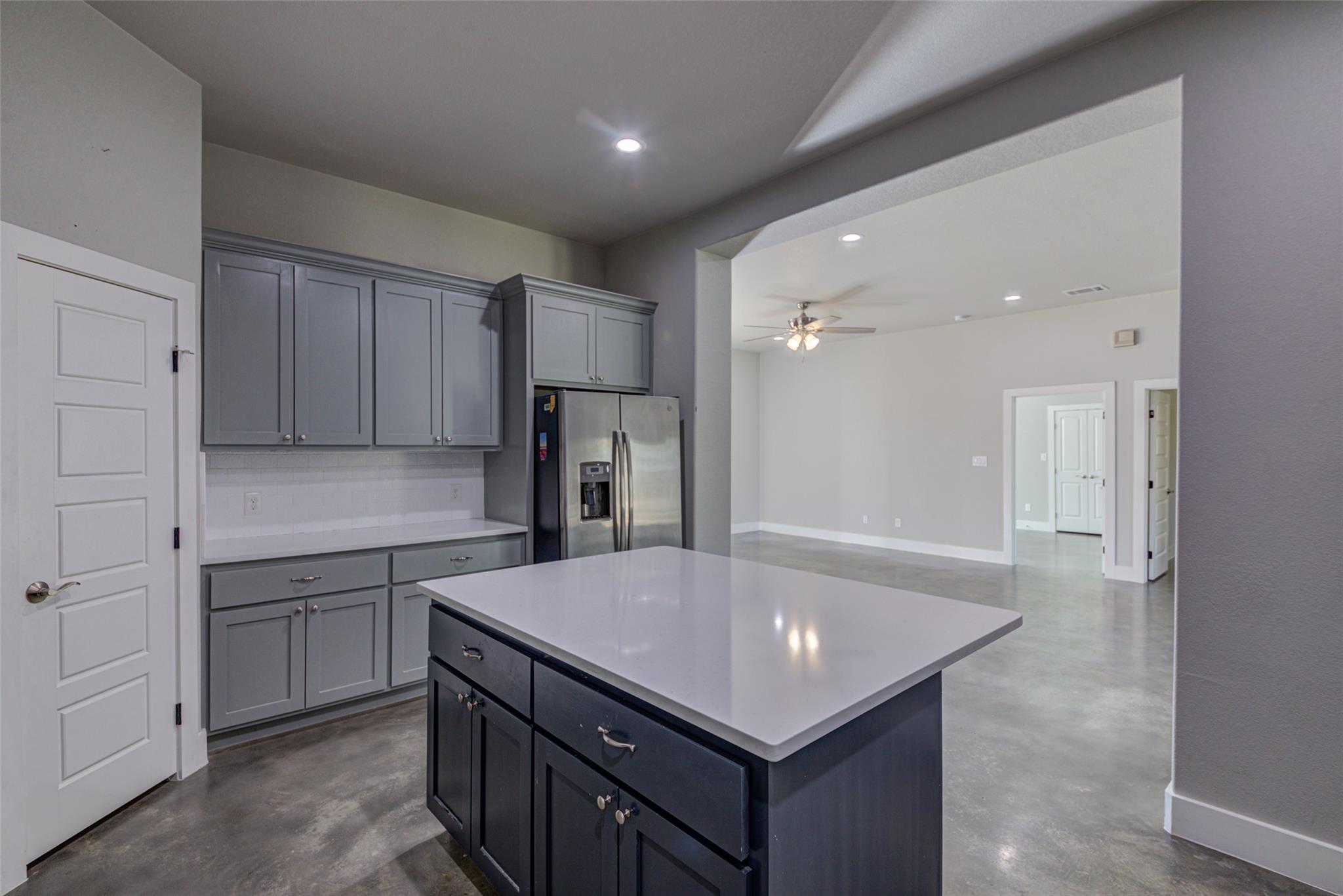 604 Oakwood Dr, Buda, TX 78610