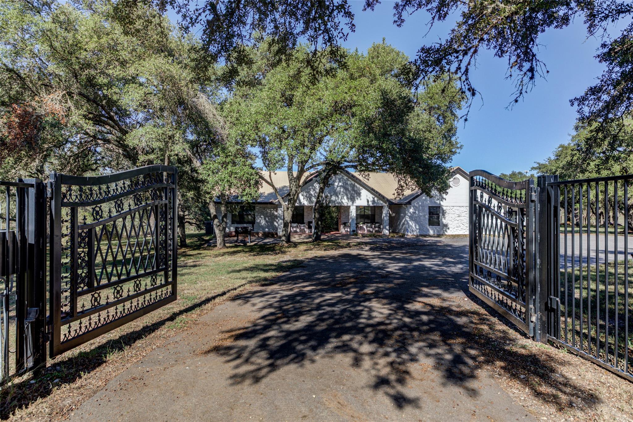 604 Oakwood Dr, Buda, TX 78610