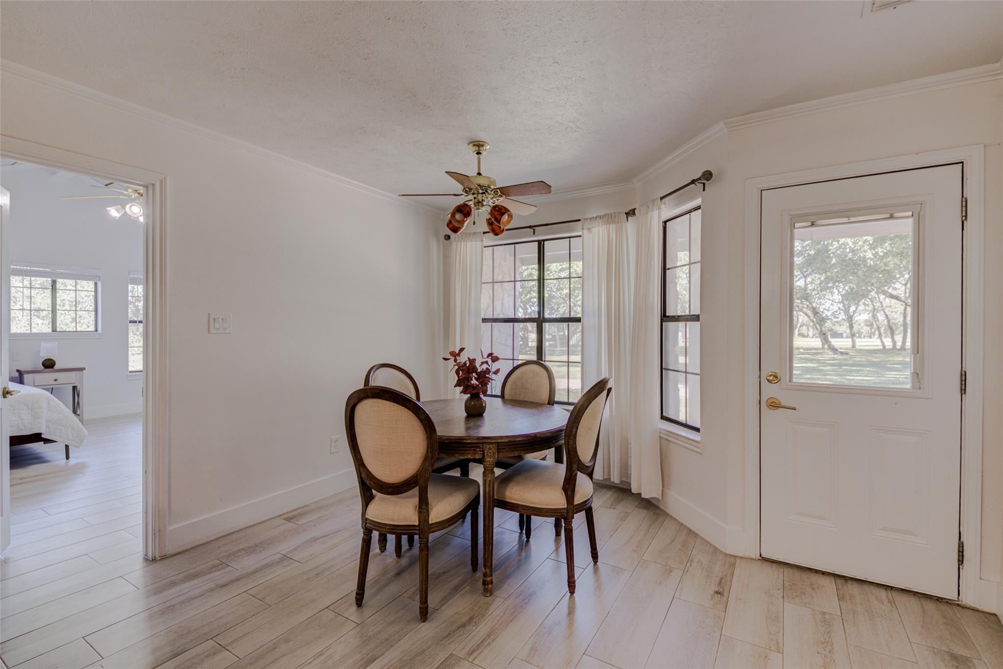 604 Oakwood Dr, Buda, TX 78610